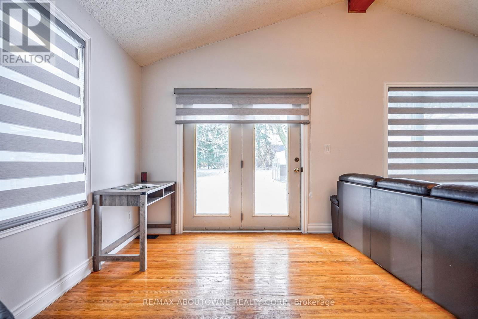 428 HENDERSON ROAD Image 18
