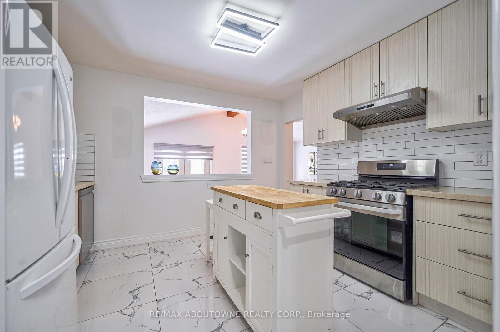 428 HENDERSON ROAD Image 21