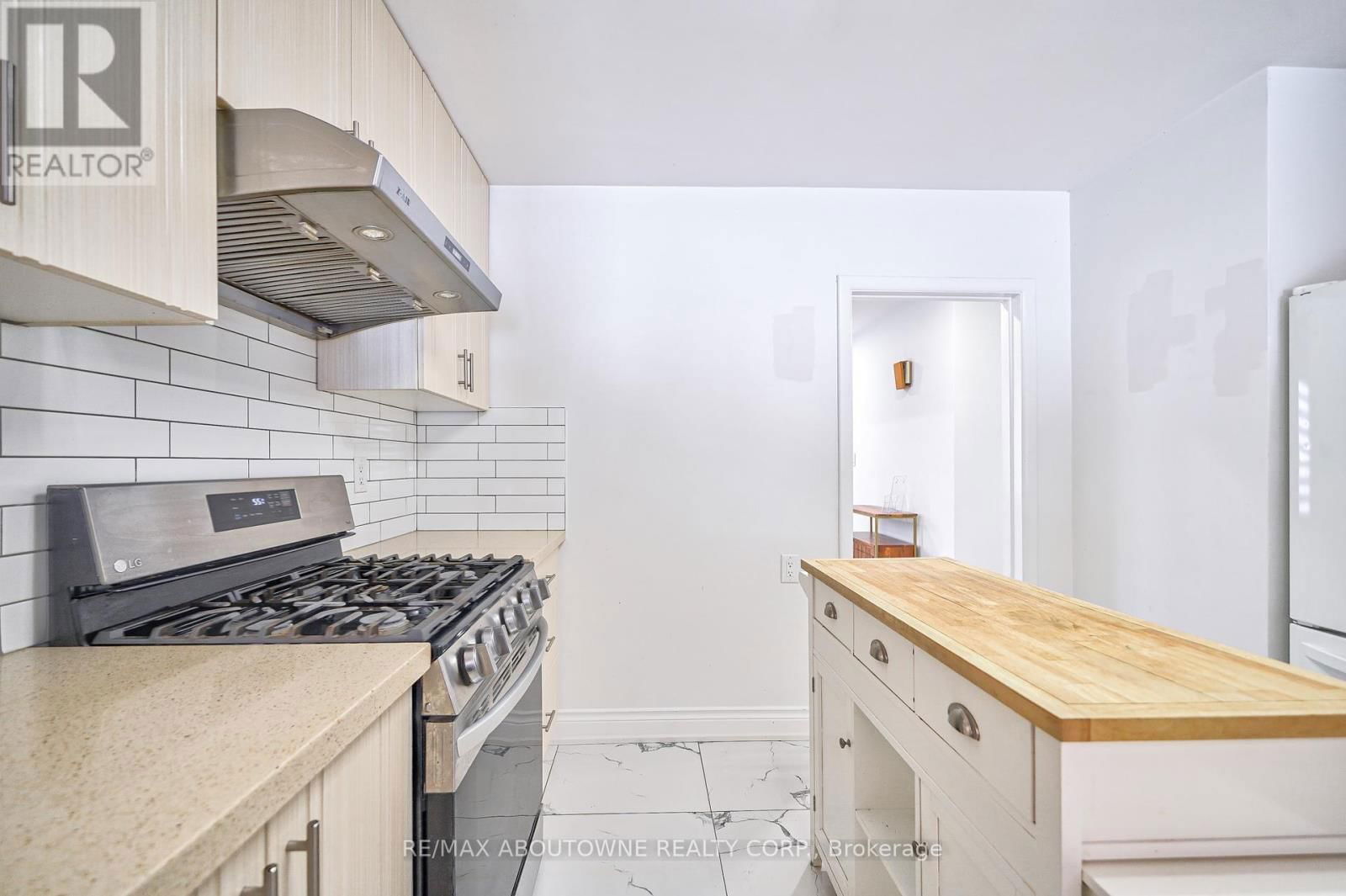 428 HENDERSON ROAD Image 23