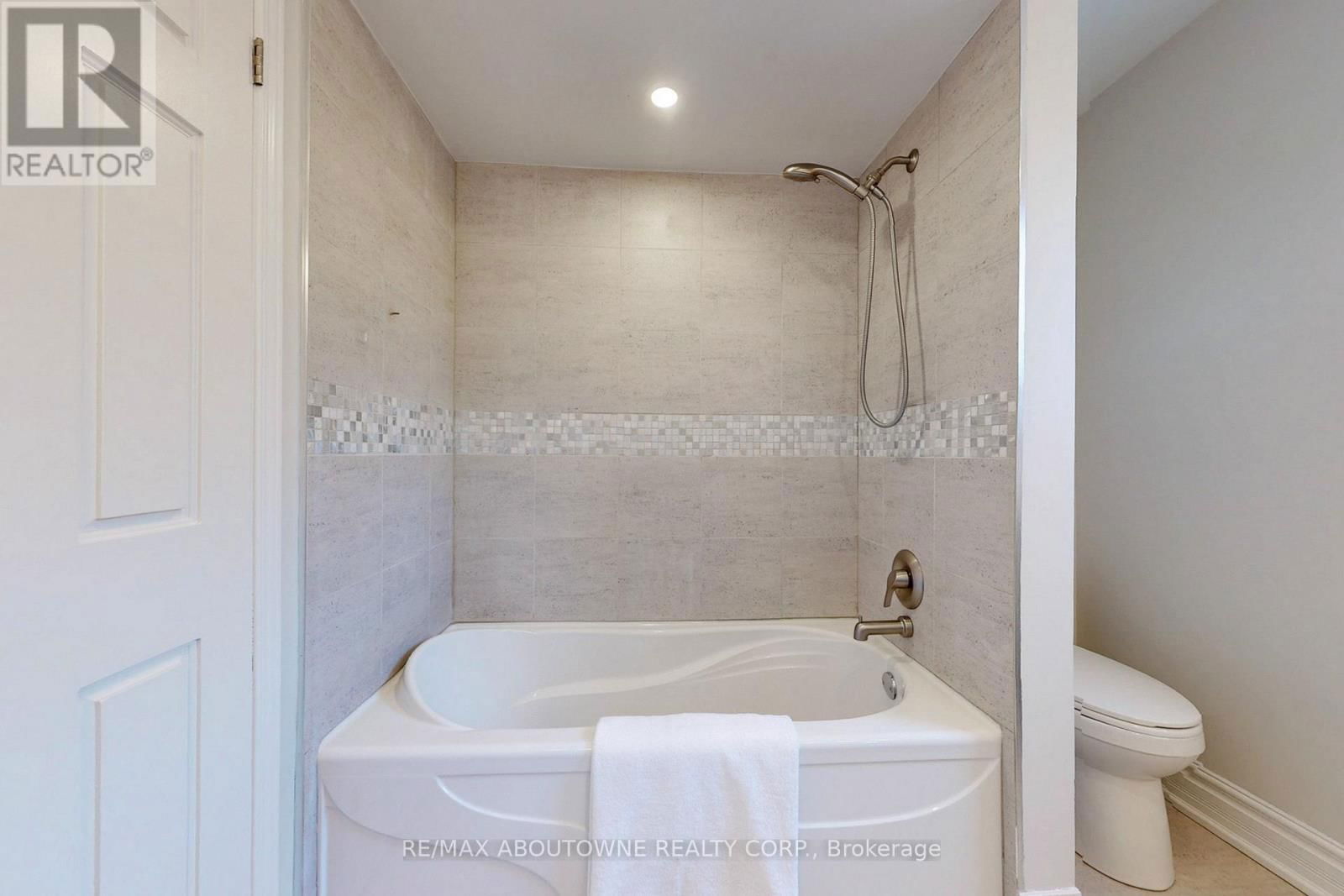 1385 GREENDALE TERRACE Image 36