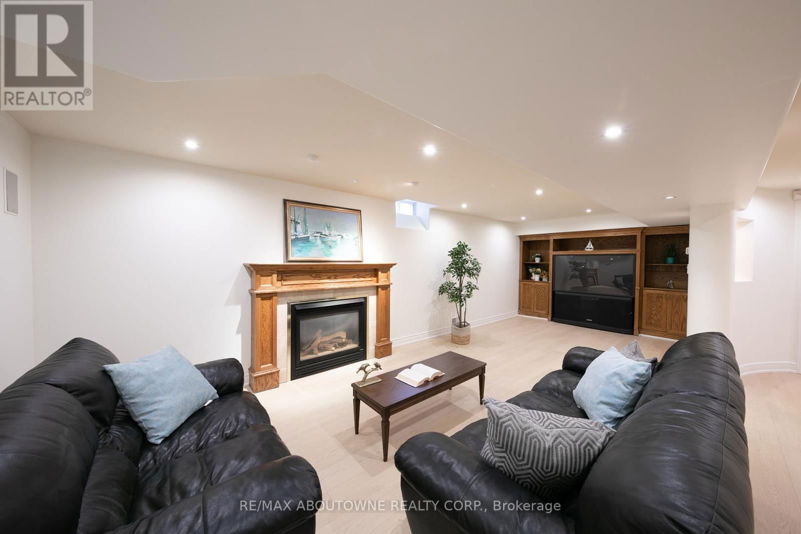 1385 GREENDALE TERRACE Image 41