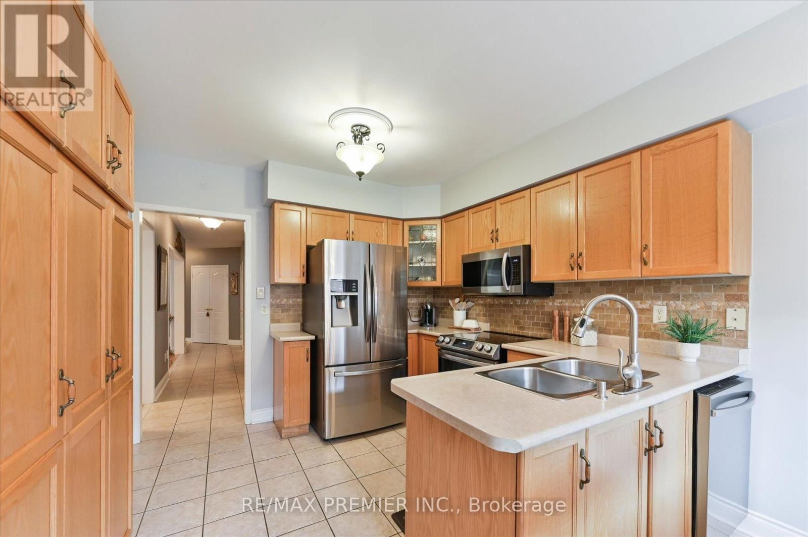 24 CULTURE CRESCENT Image 12