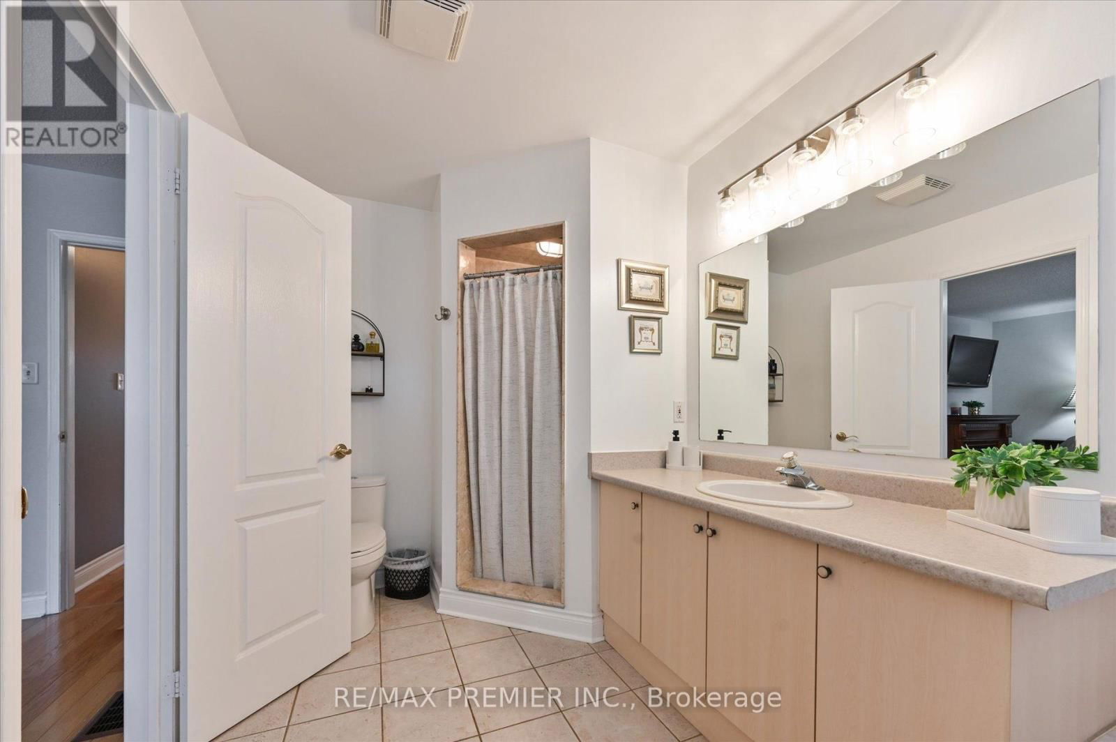 24 CULTURE CRESCENT Image 22