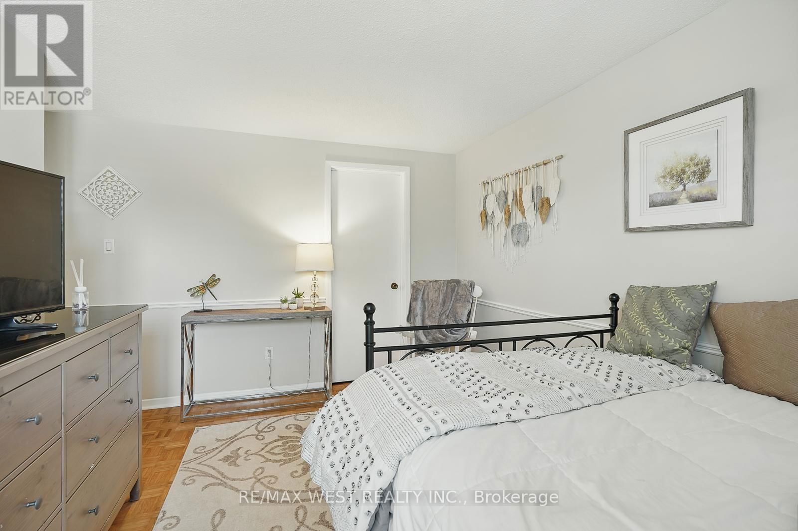 3060 ILOMAR COURT Image 29