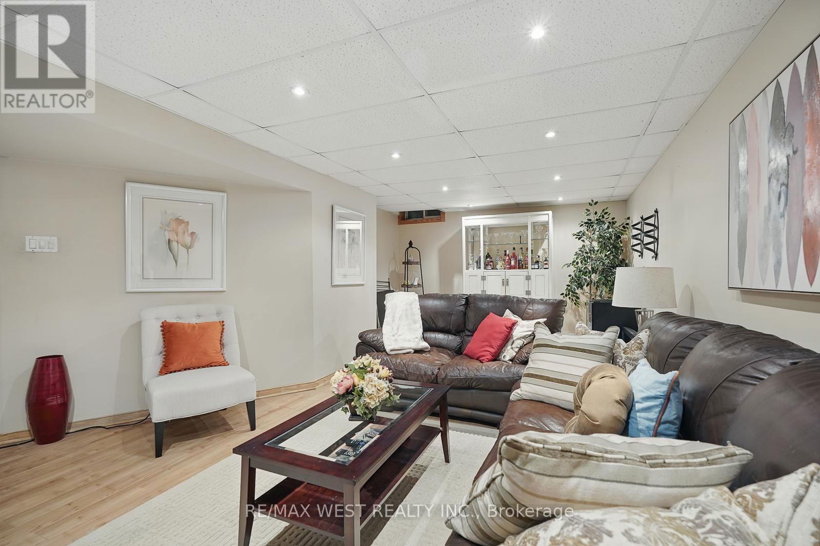 3060 ILOMAR COURT Image 32