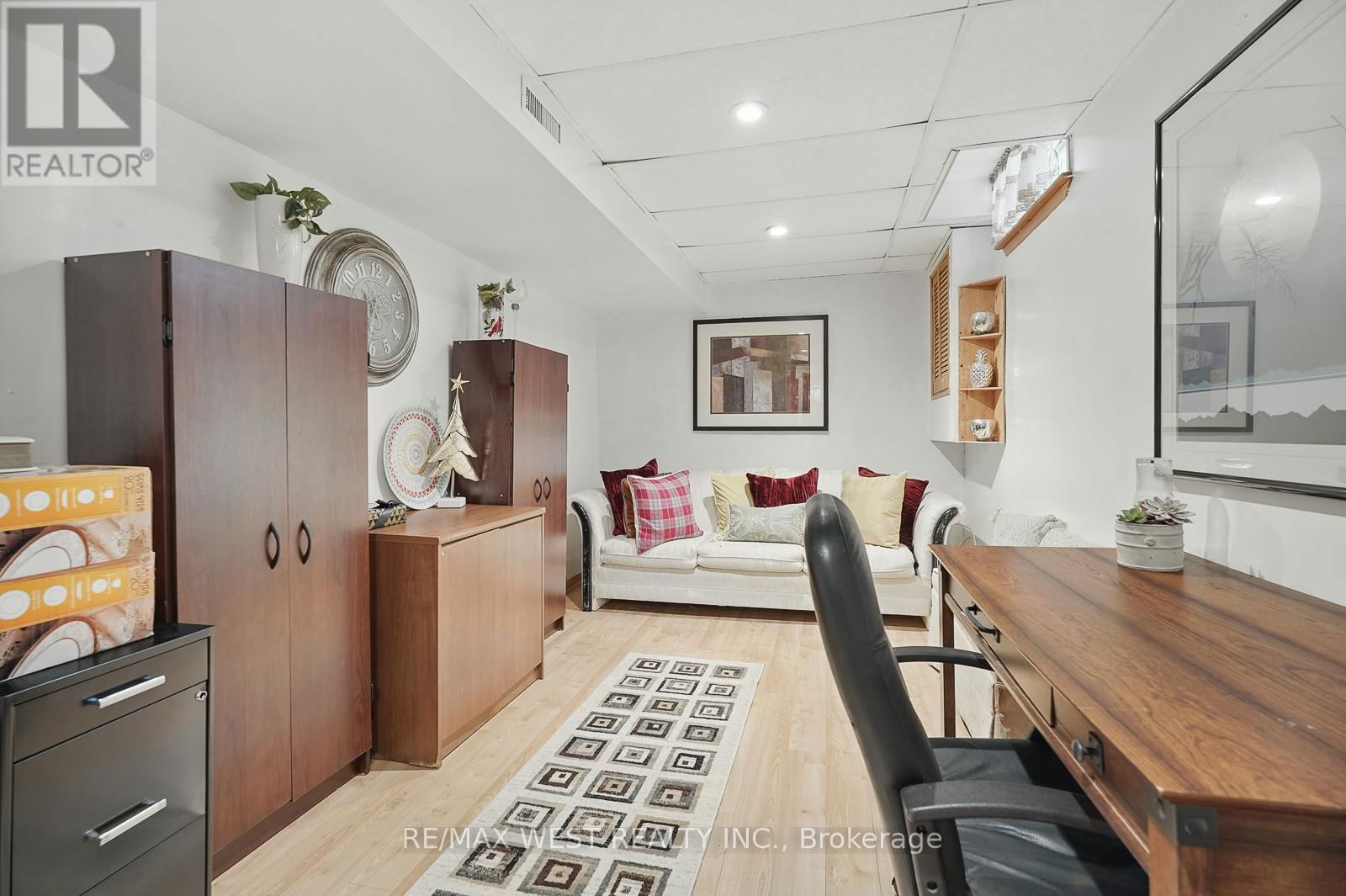3060 ILOMAR COURT Image 34