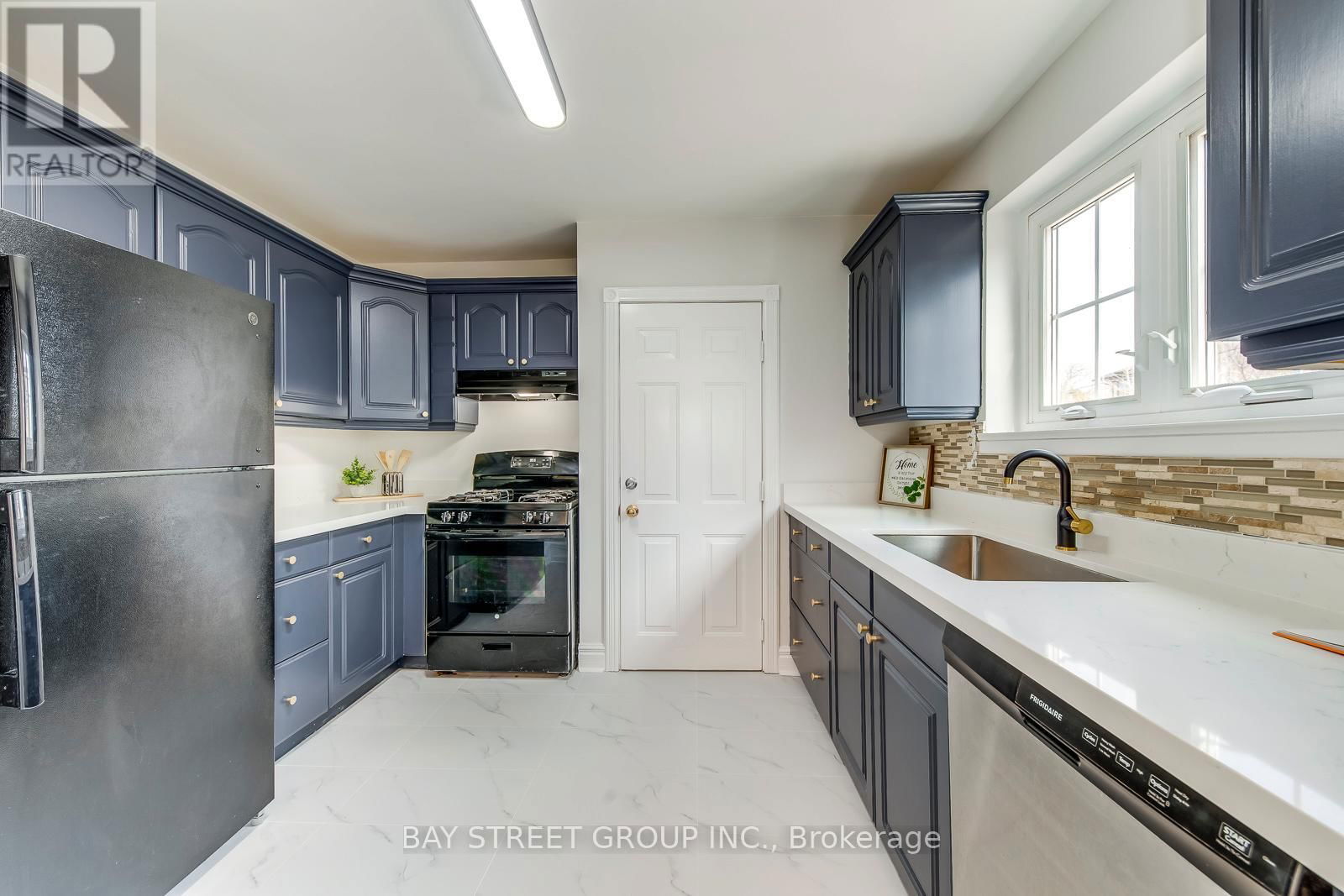 445 SAMFORD PLACE Image 17