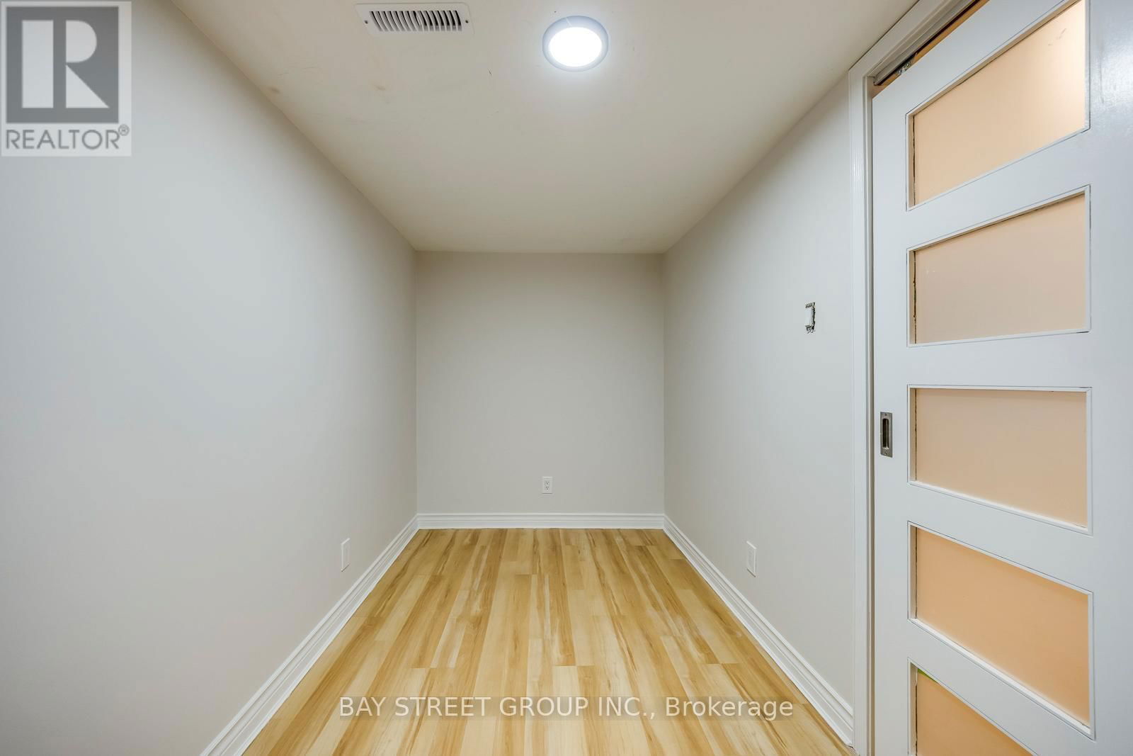 445 SAMFORD PLACE Image 32