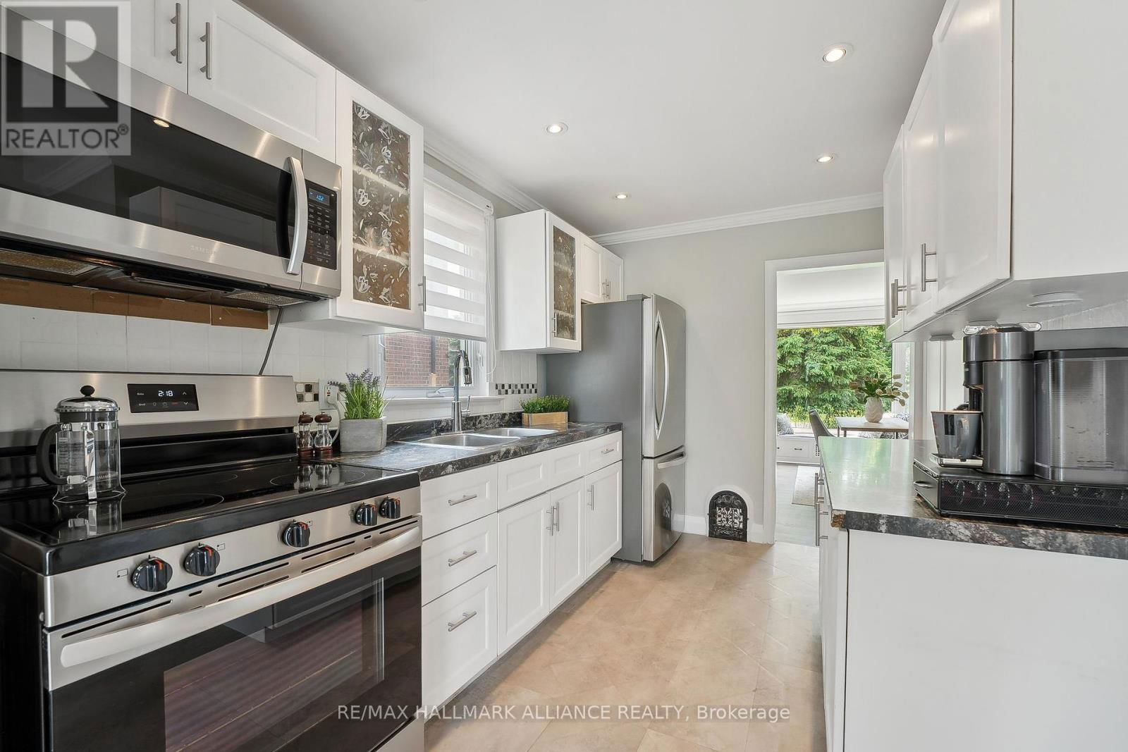 1089 CHURCHILL AVENUE Image 20