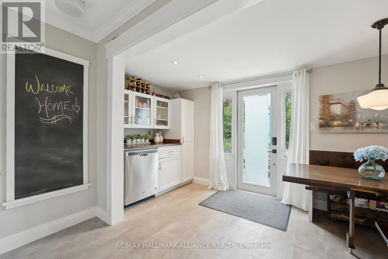 1089 CHURCHILL AVENUE Image 21