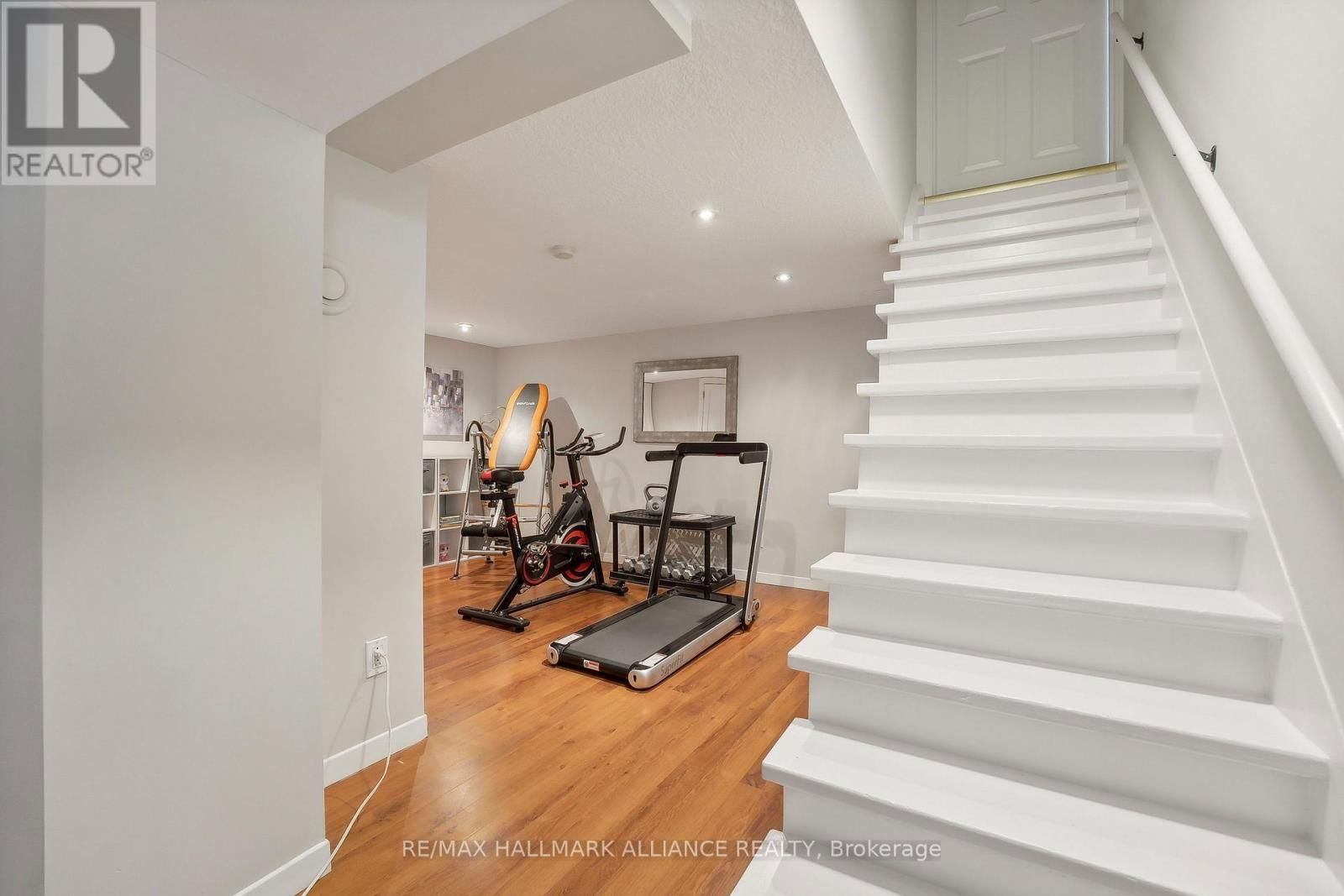 1089 CHURCHILL AVENUE Image 26