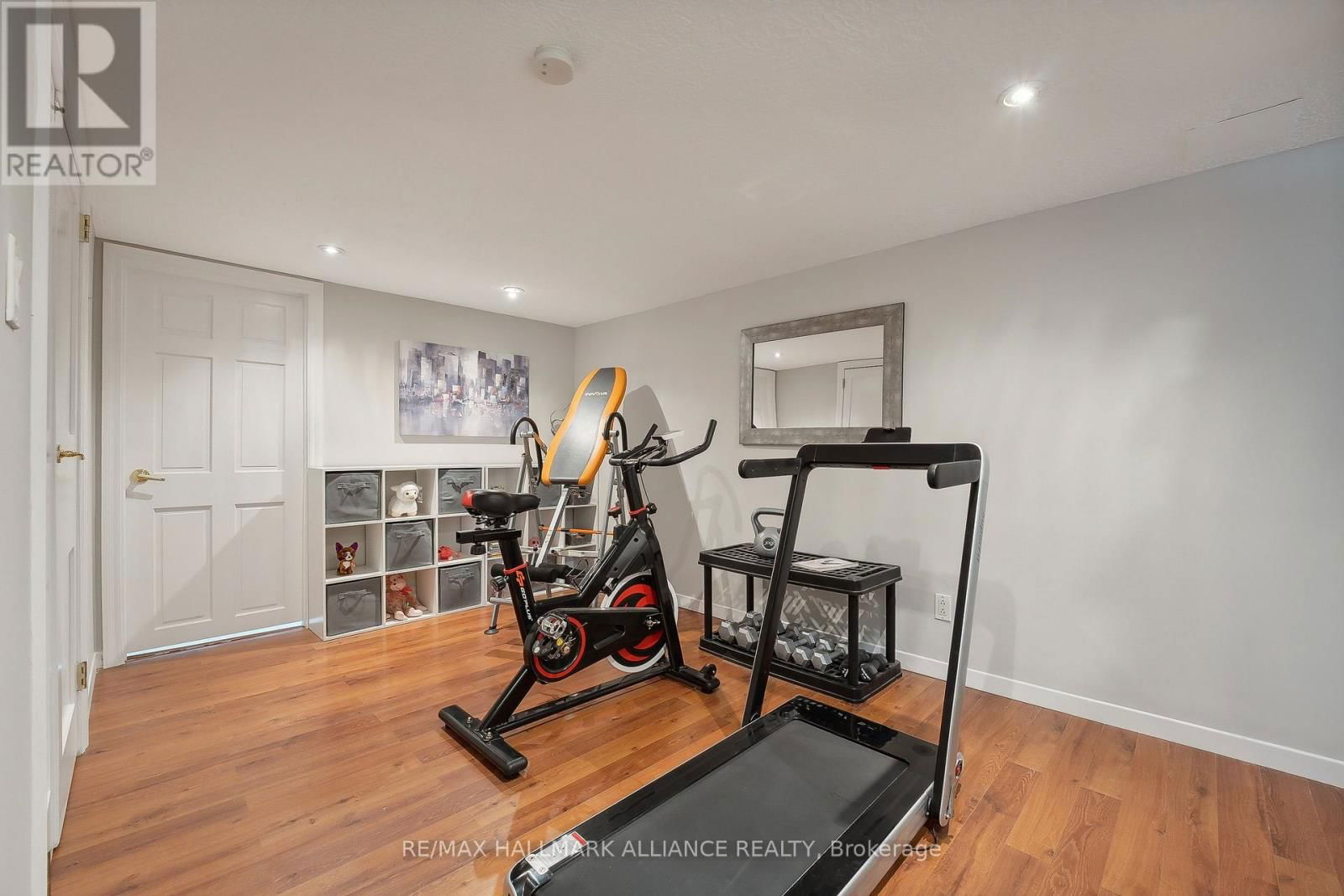 1089 CHURCHILL AVENUE Image 27