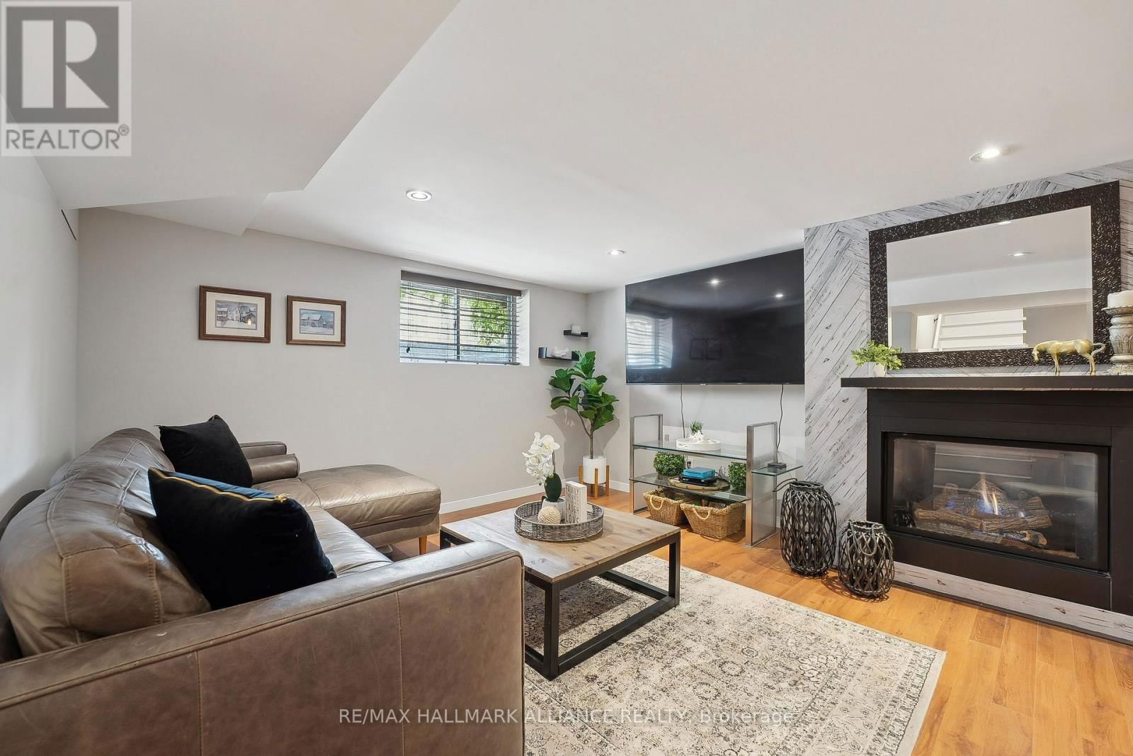 1089 CHURCHILL AVENUE Image 29