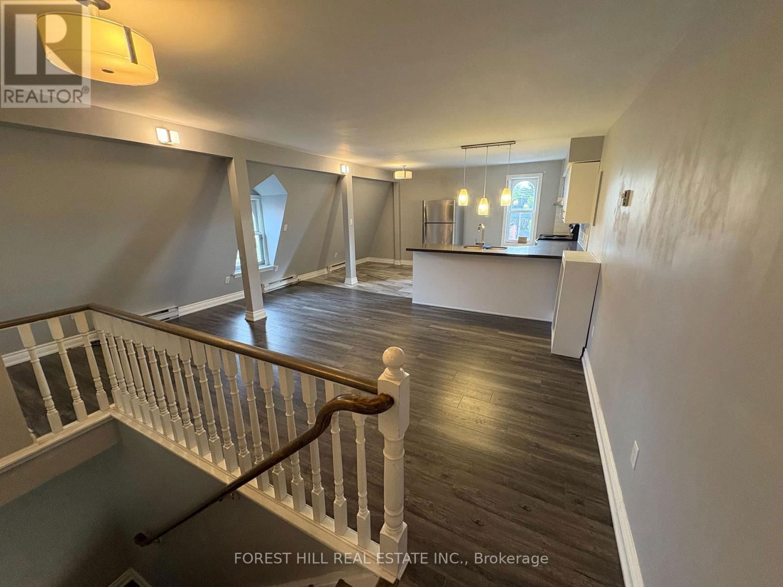 4 - 235 QUEEN STREET SOUTH Image 3