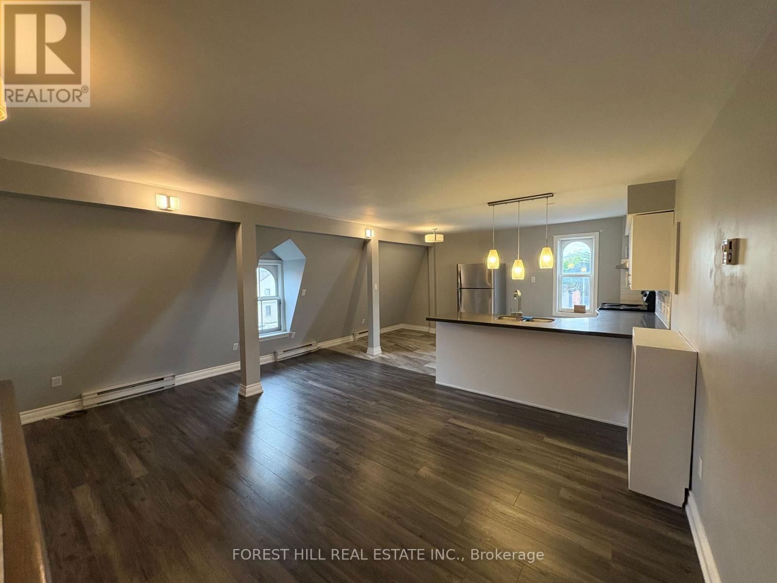 4 - 235 QUEEN STREET SOUTH Image 4