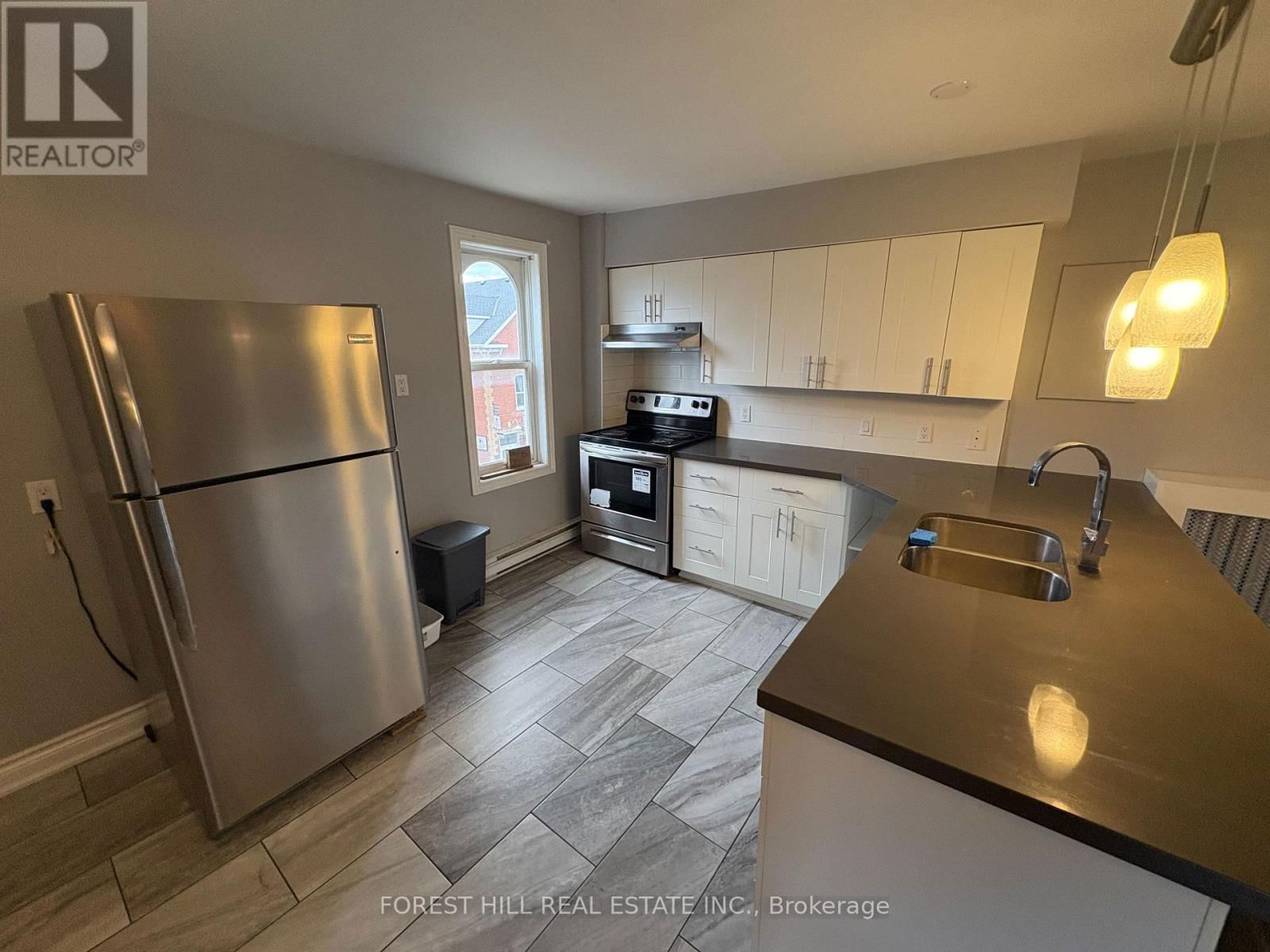 4 - 235 QUEEN STREET SOUTH Image 6