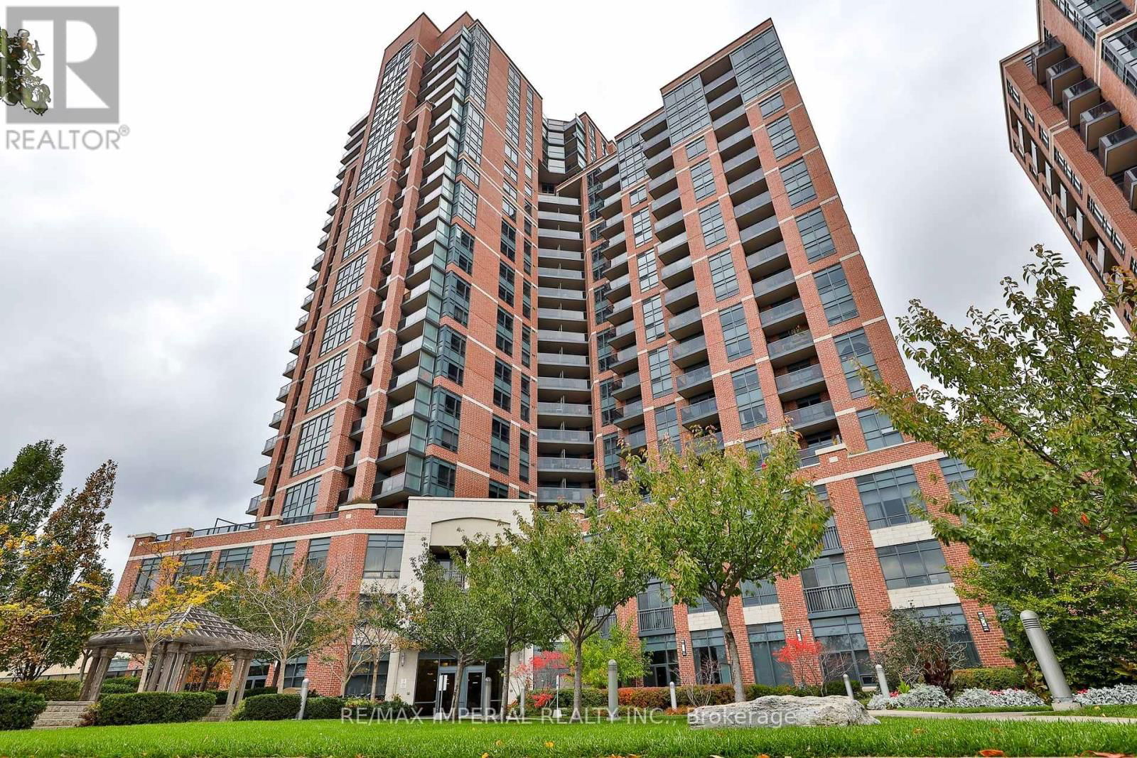 2403 - 60 HEINTZMAN STREET Image 32