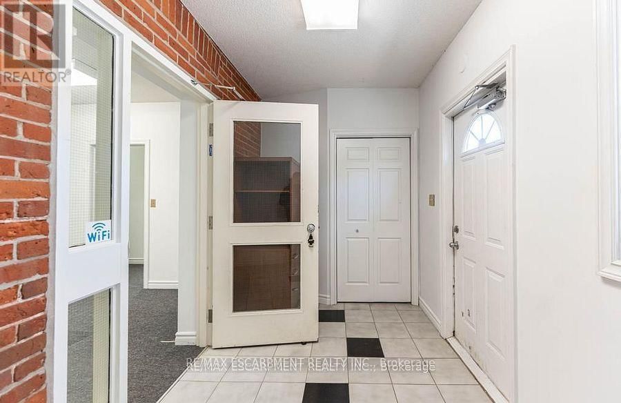 Main Floor - 923 BRANT STREET Image 5