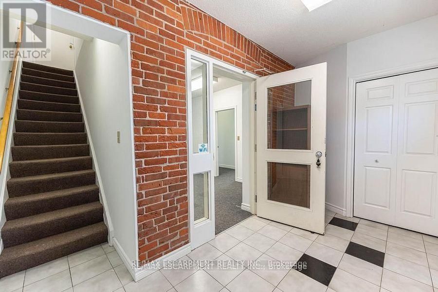 Main Floor - 923 BRANT STREET Image 6