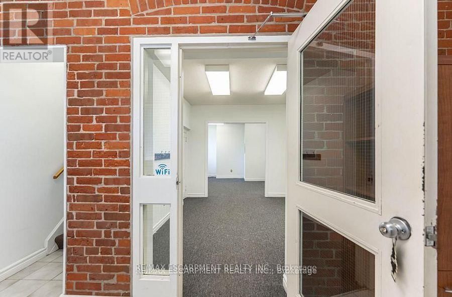 Main Floor - 923 BRANT STREET Image 7
