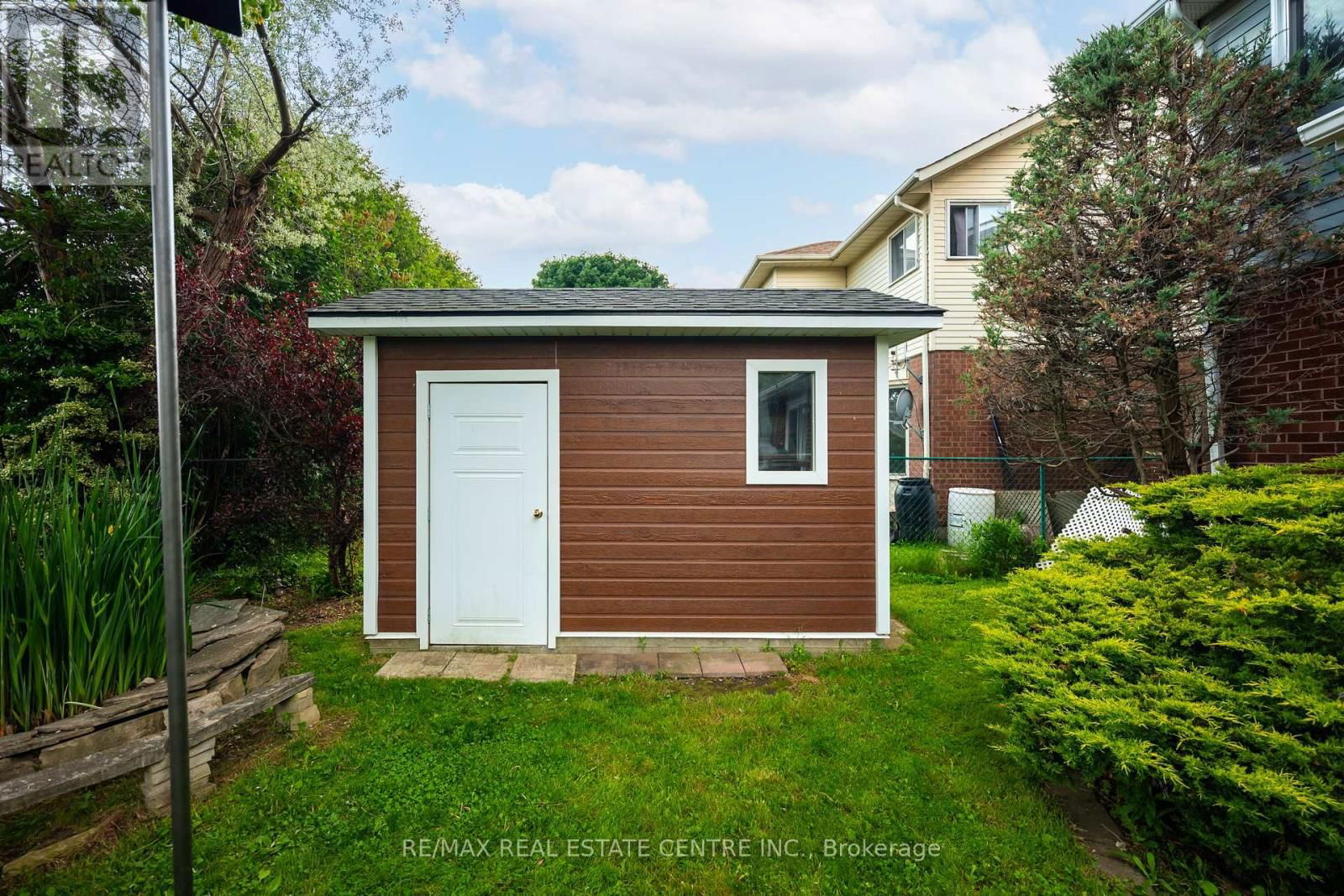 8 PASSMORE AVENUE Image 11