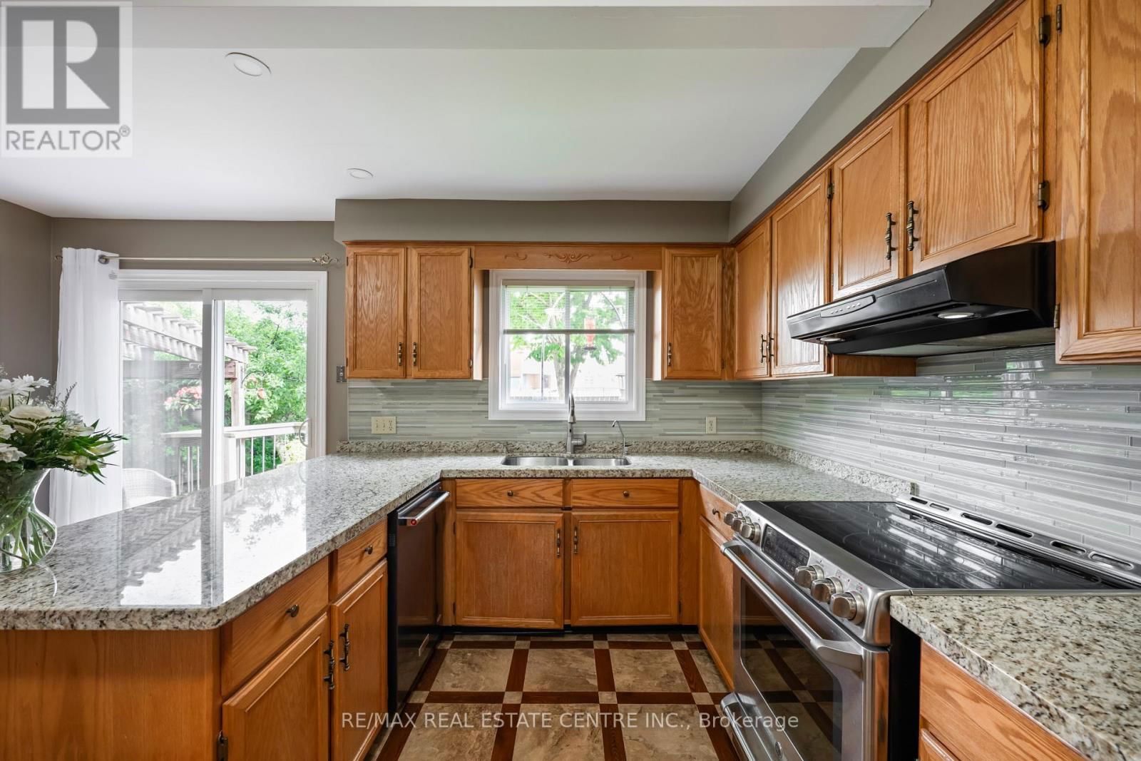 8 PASSMORE AVENUE Image 19