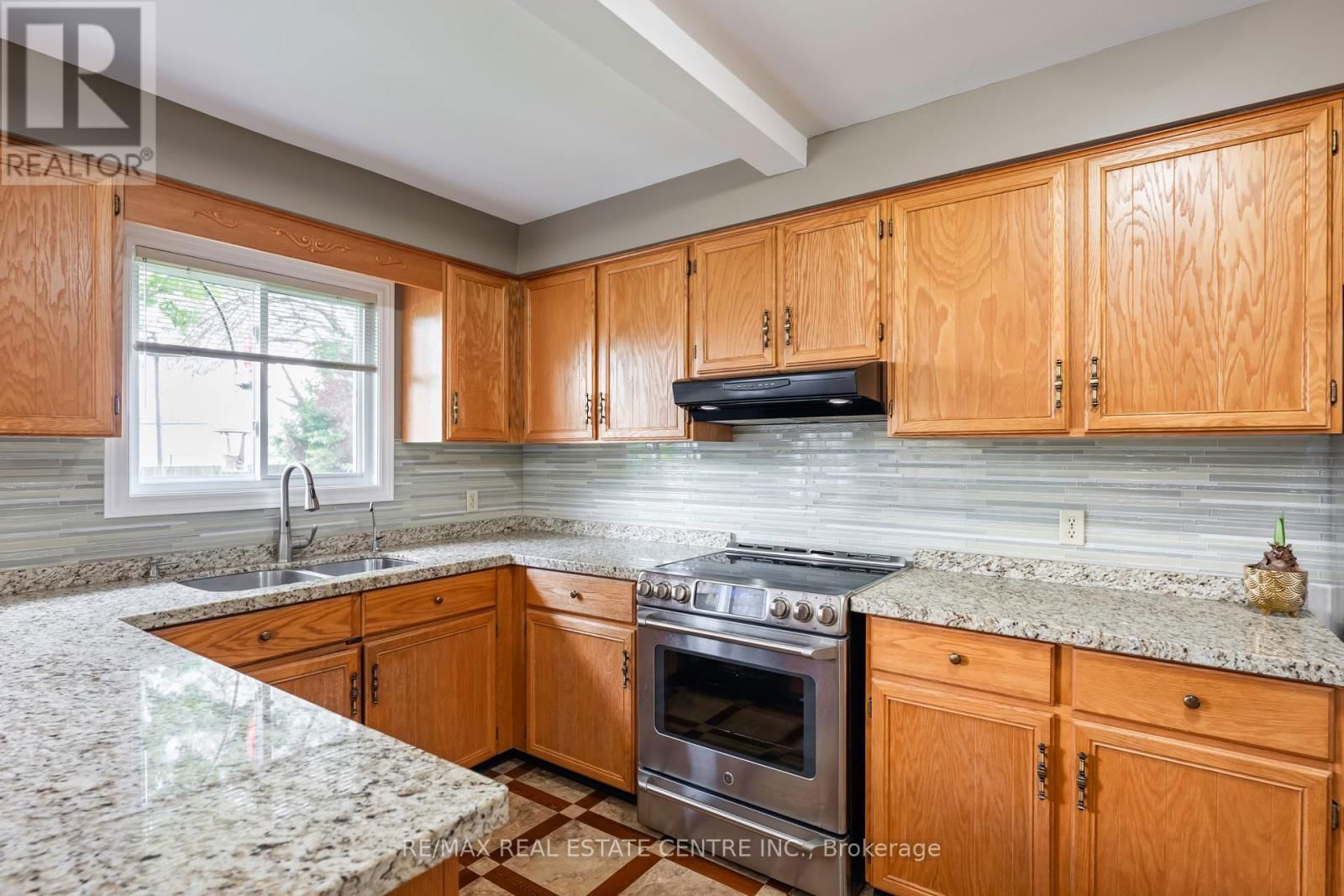 8 PASSMORE AVENUE Image 22