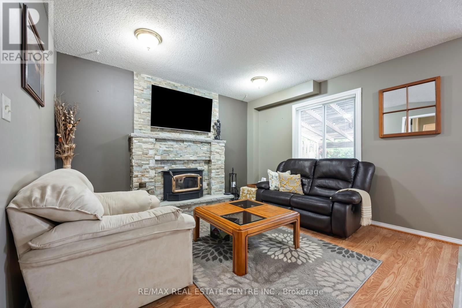 8 PASSMORE AVENUE Image 24