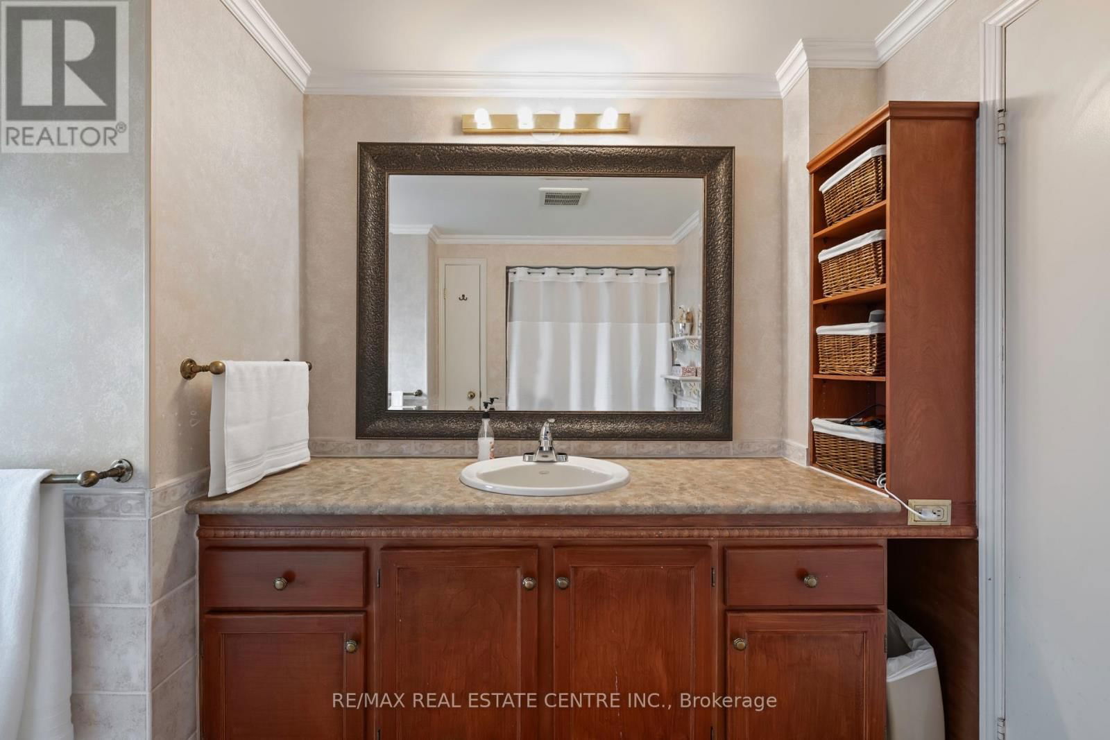 8 PASSMORE AVENUE Image 32