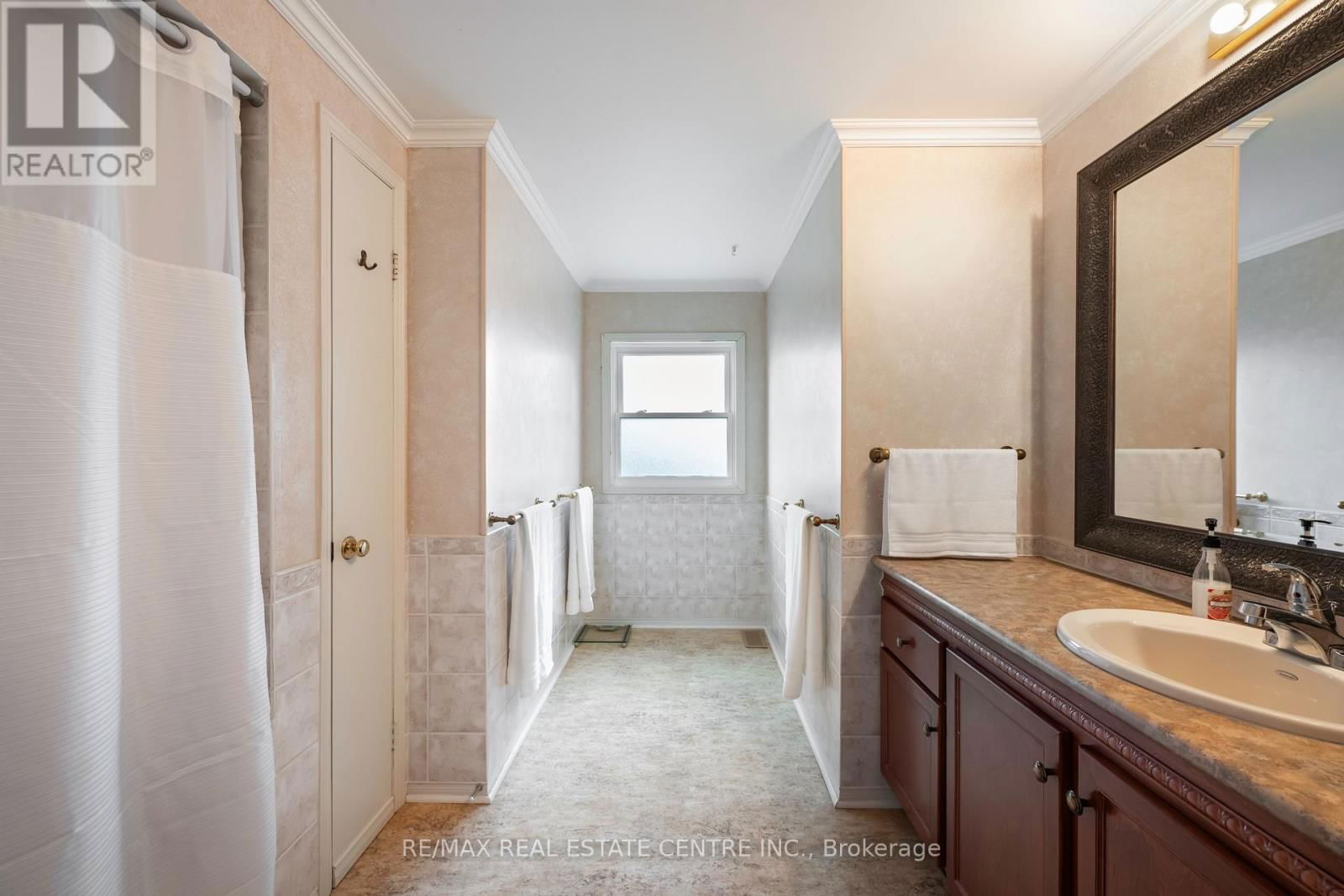 8 PASSMORE AVENUE Image 33