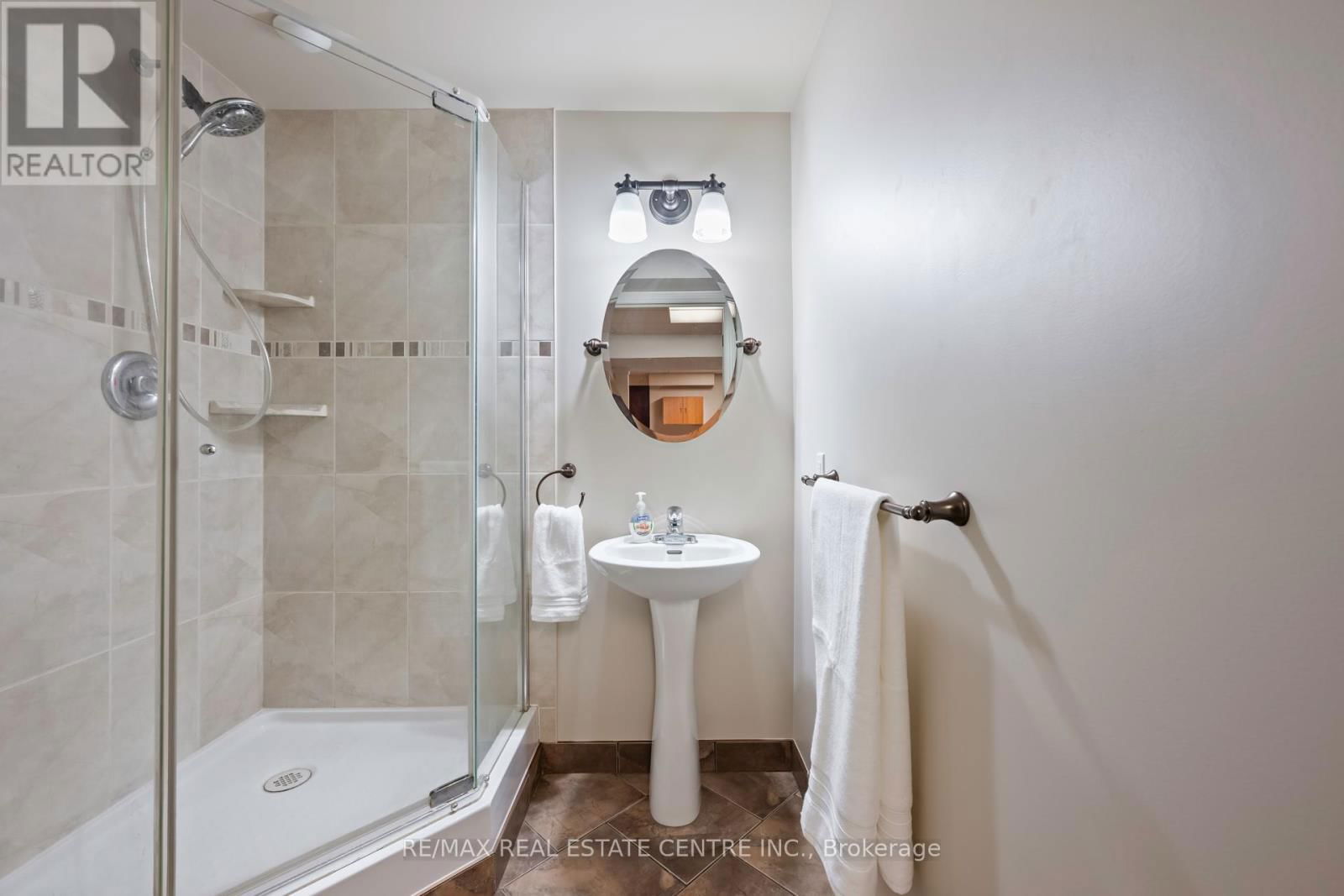 8 PASSMORE AVENUE Image 38