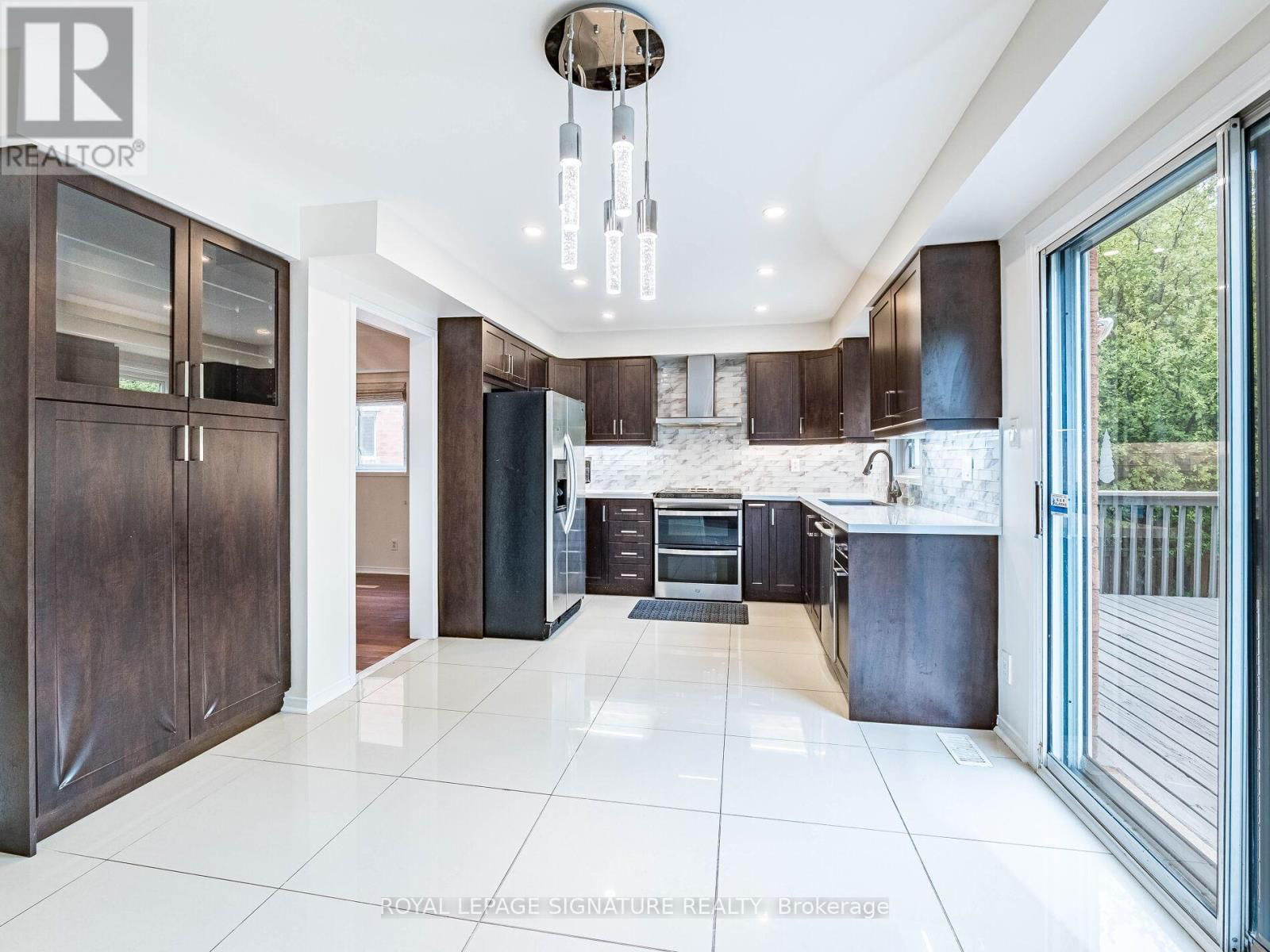 86 VALONIA DRIVE Image 13