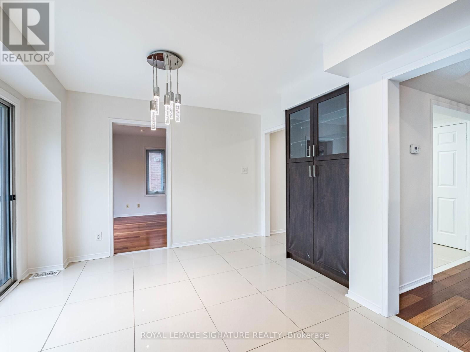 86 VALONIA DRIVE Image 16