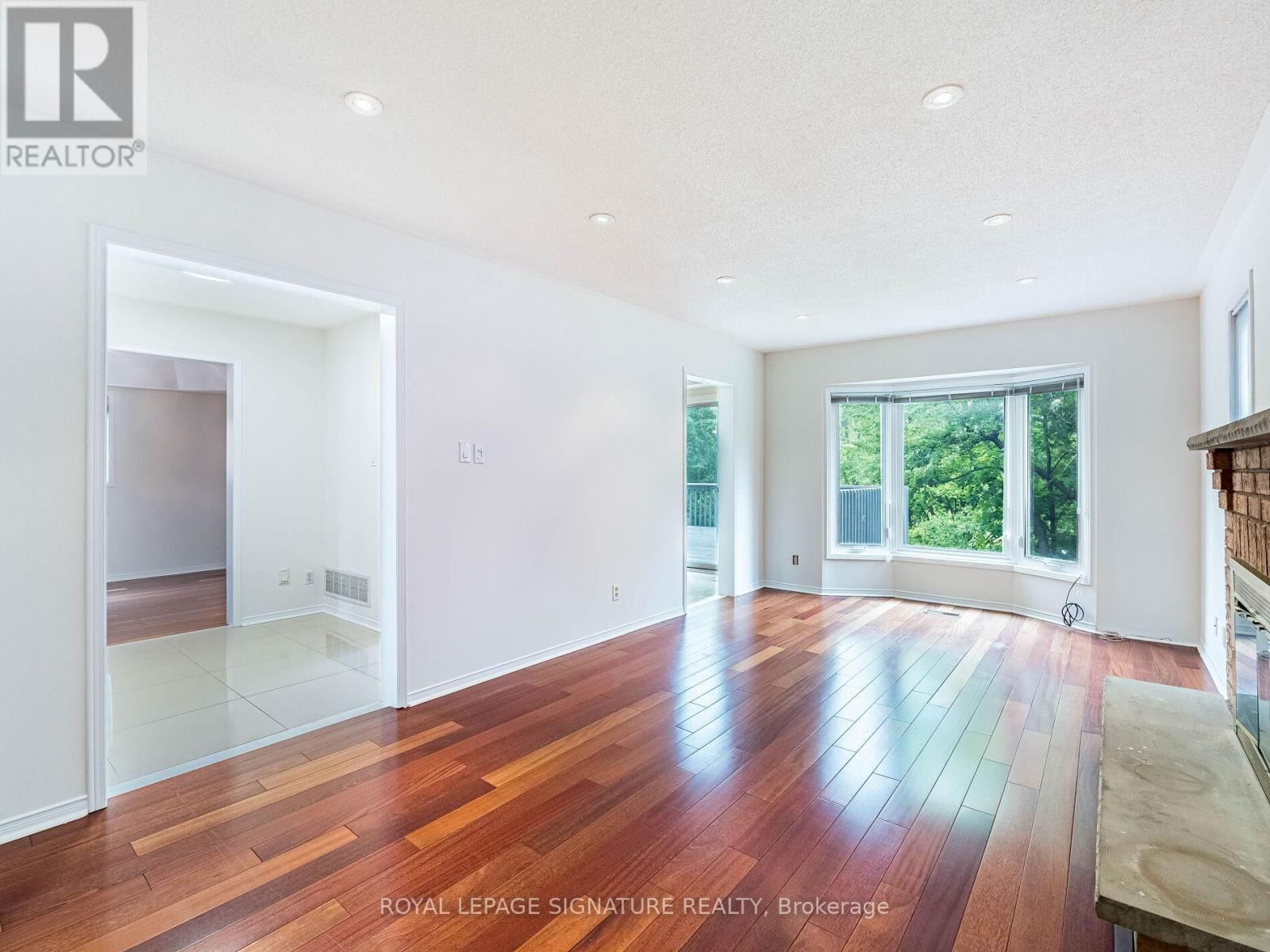 86 VALONIA DRIVE Image 19