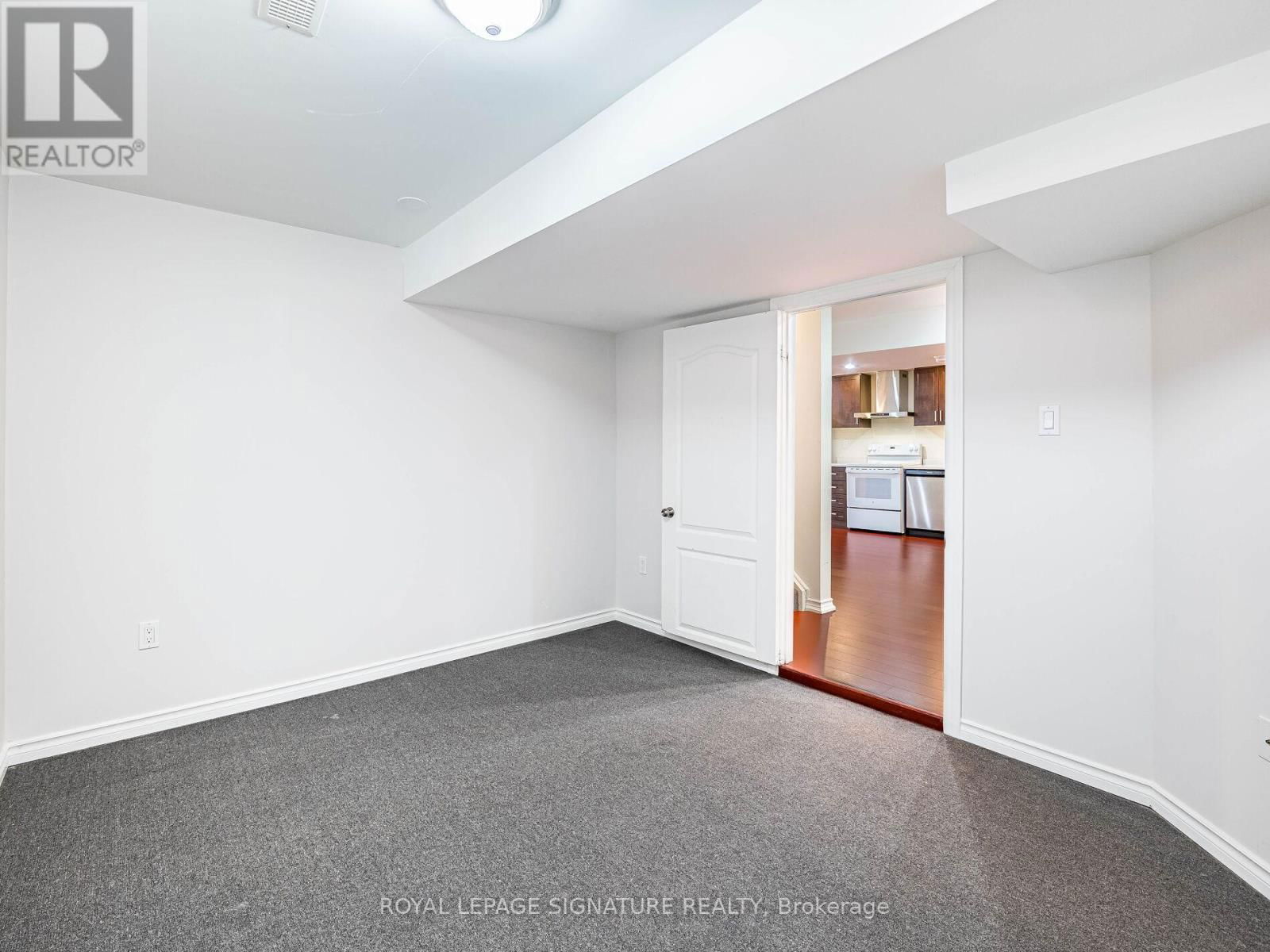 86 VALONIA DRIVE Image 42