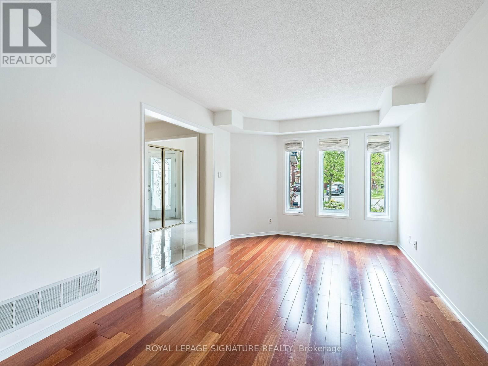 86 VALONIA DRIVE Image 9