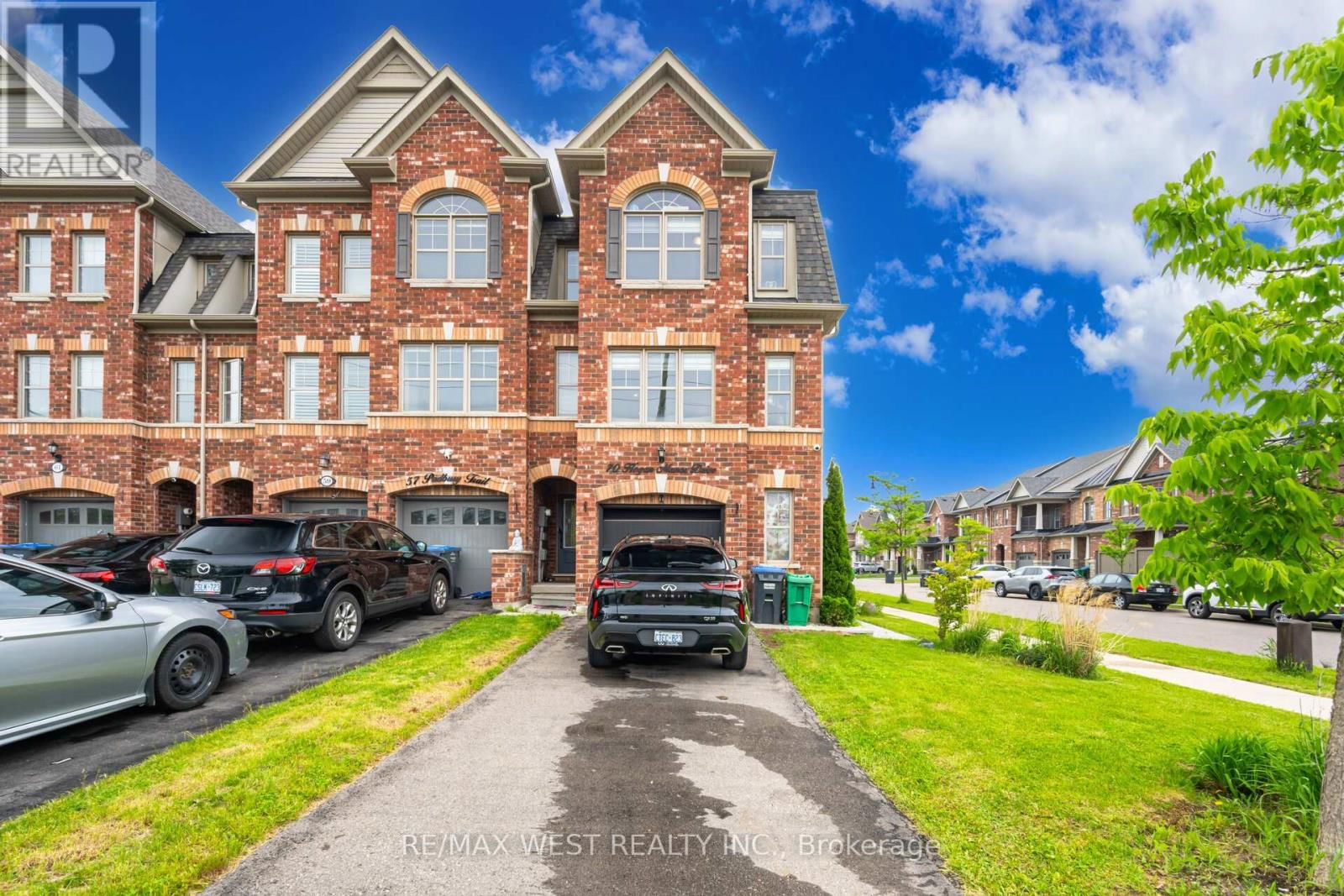 70 HOGAN MANOR DRIVE Image 2