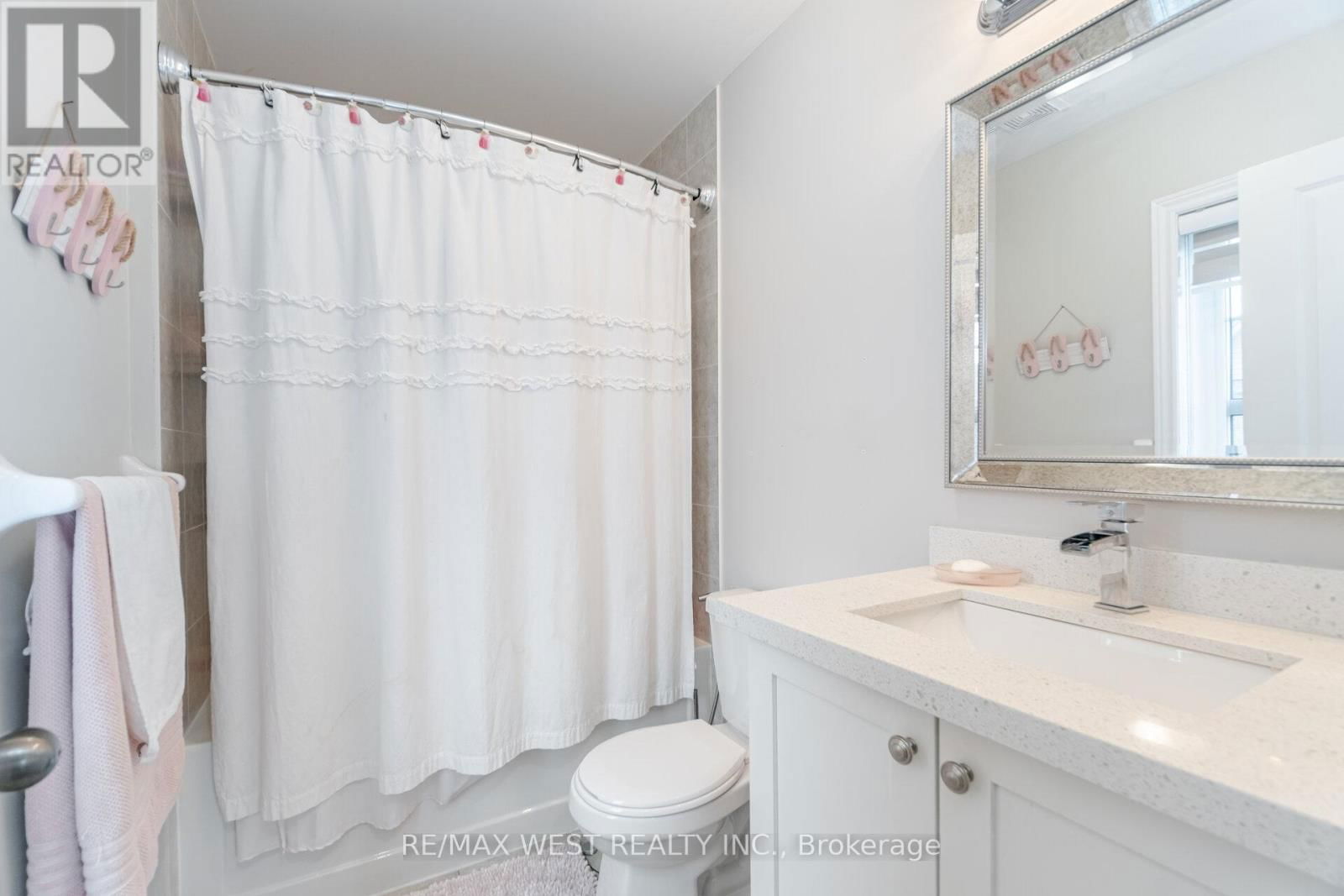 70 HOGAN MANOR DRIVE Image 28