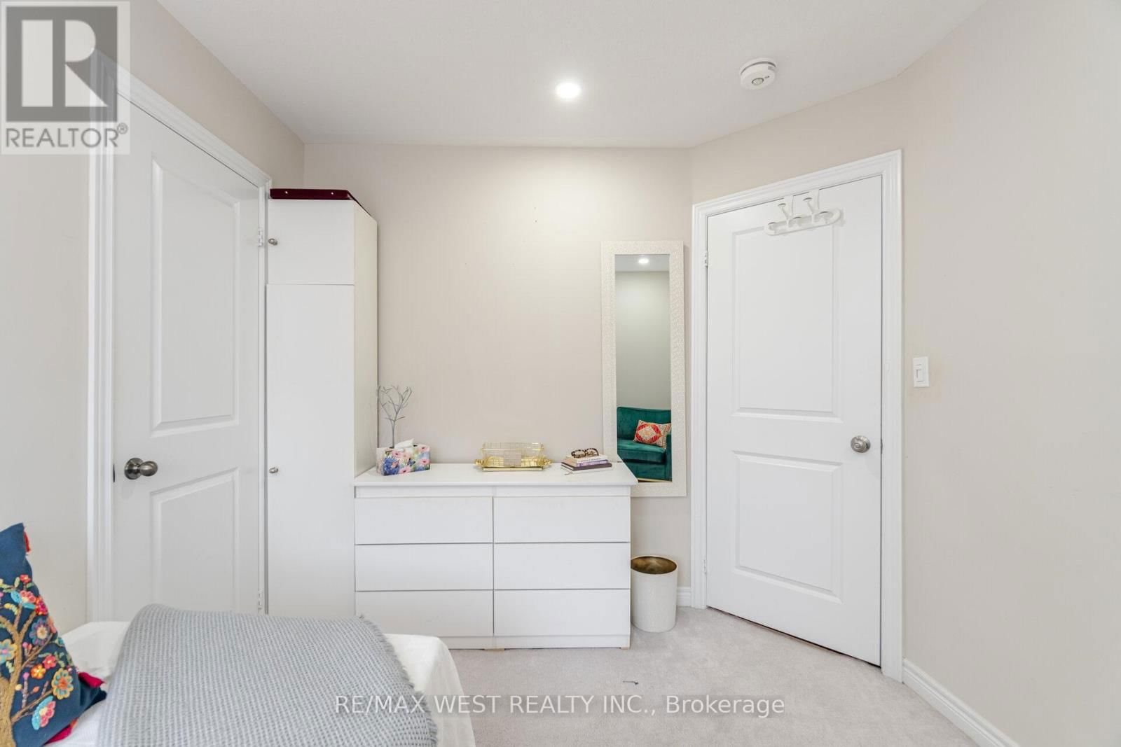 70 HOGAN MANOR DRIVE Image 32
