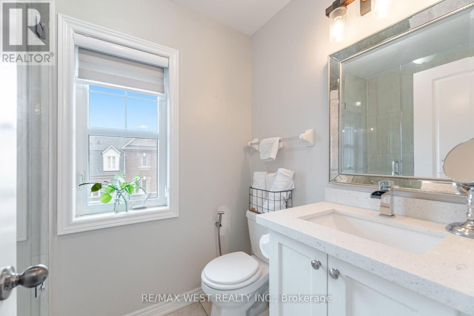70 HOGAN MANOR DRIVE Image 33