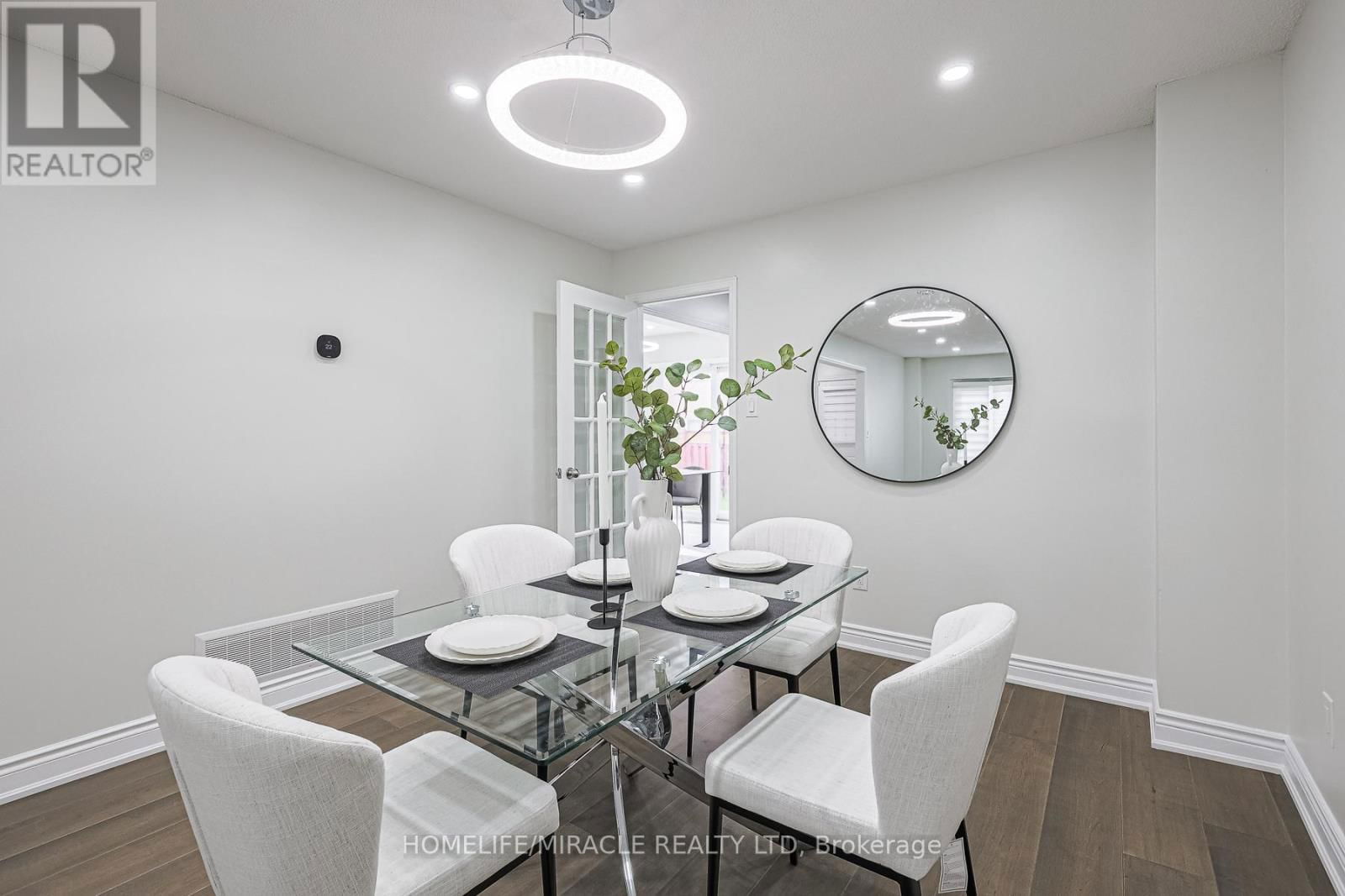 3 HAWKWAY COURT Image 12
