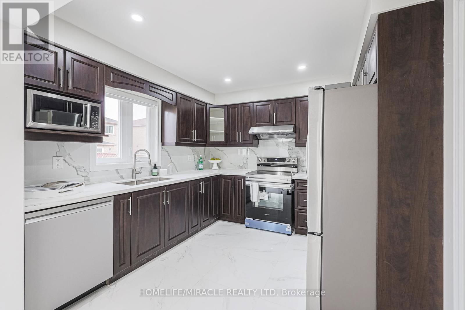 3 HAWKWAY COURT Image 14
