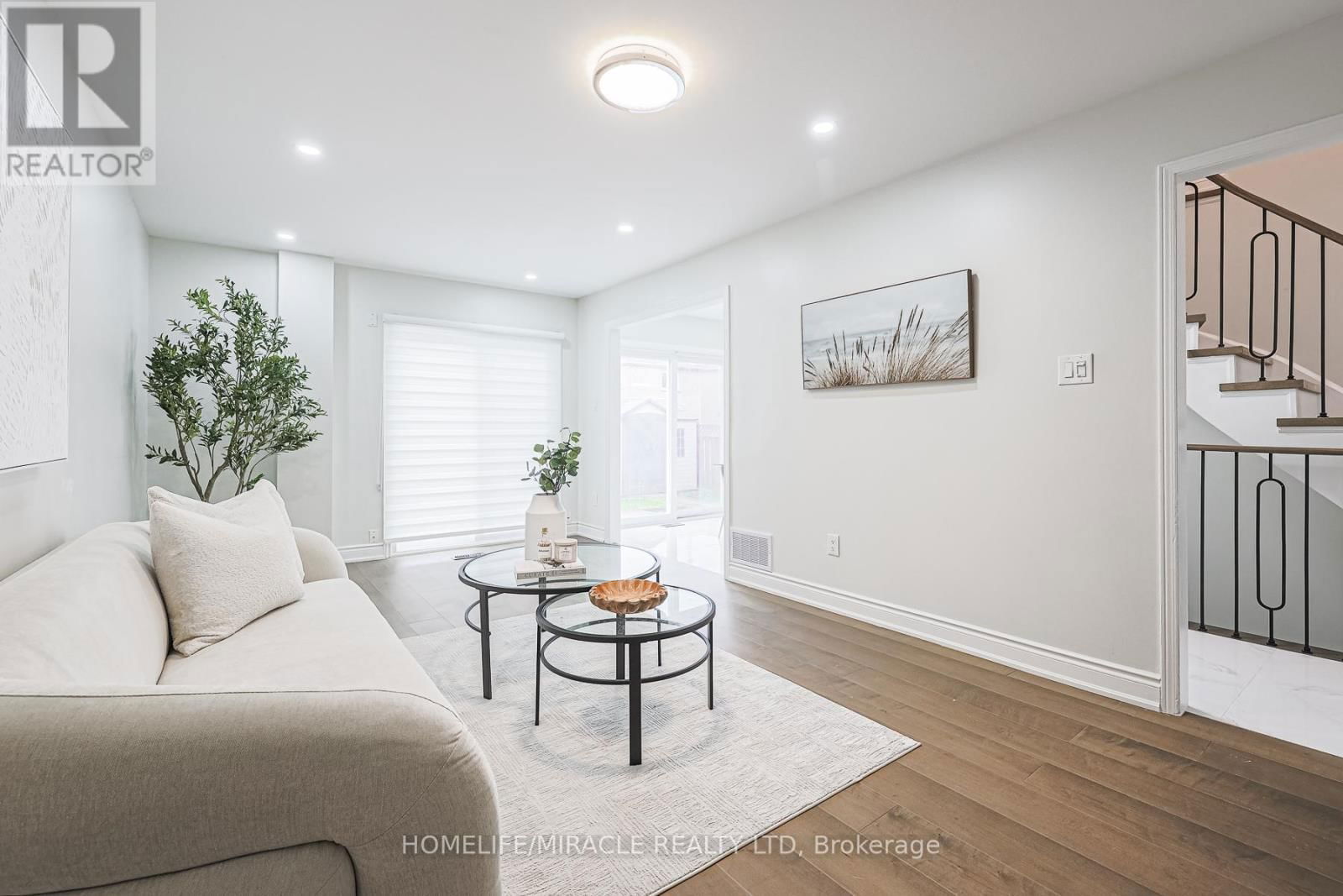 3 HAWKWAY COURT Image 24