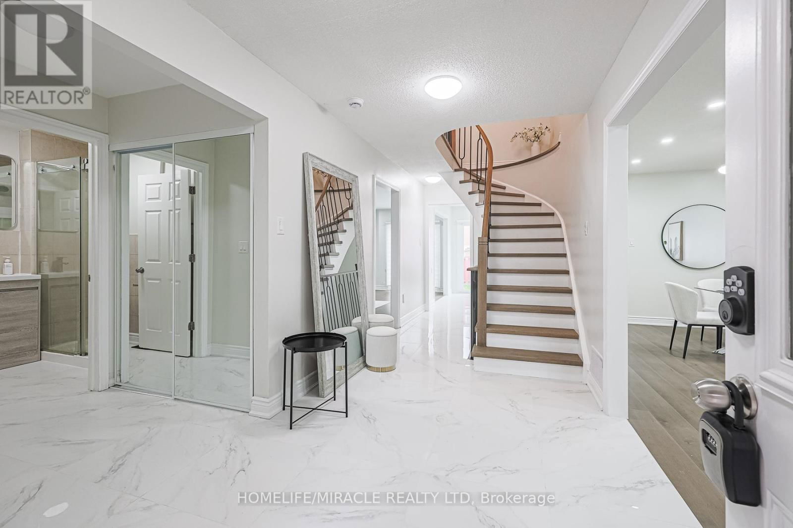 3 HAWKWAY COURT Image 4
