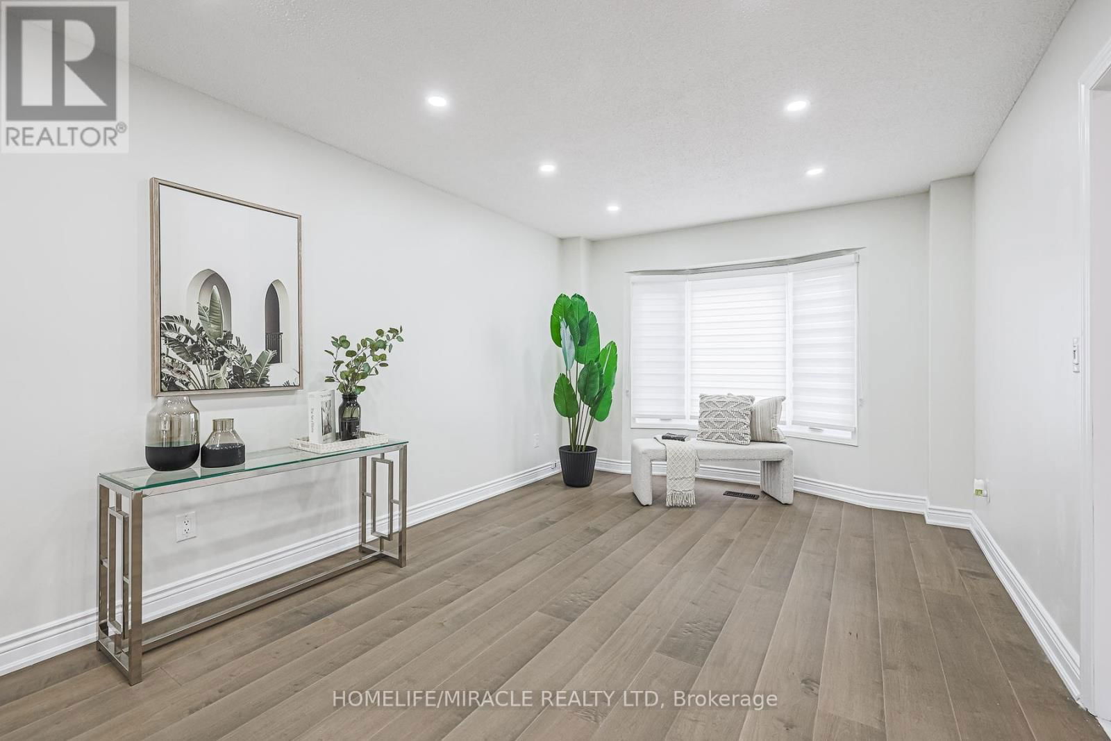 3 HAWKWAY COURT Image 8