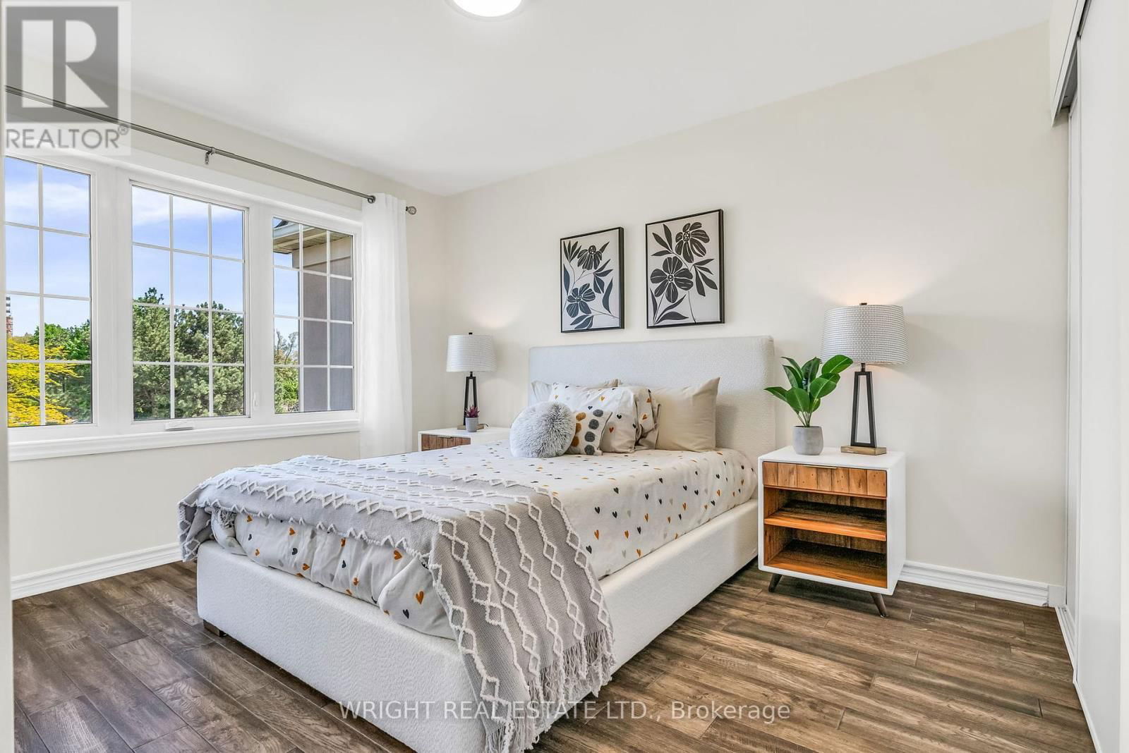 4 - 1347 RATHBURN ROAD EAST Image 17