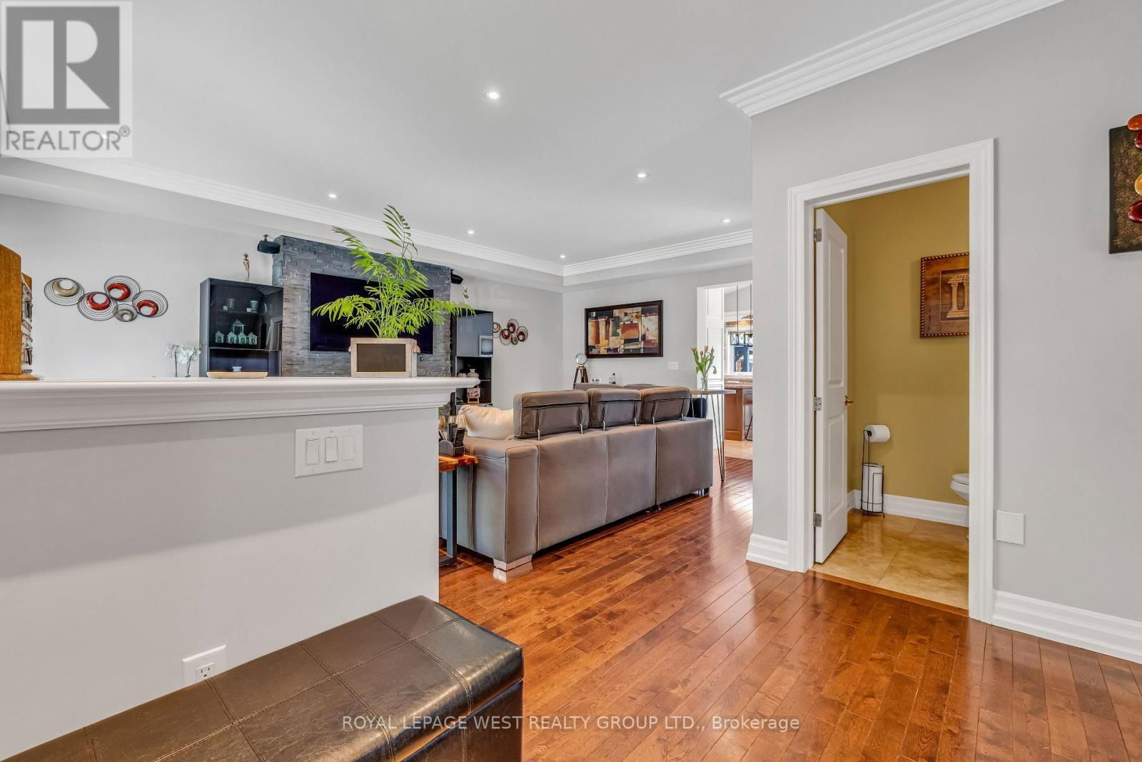 1321 CANFORD CRESCENT Image 2