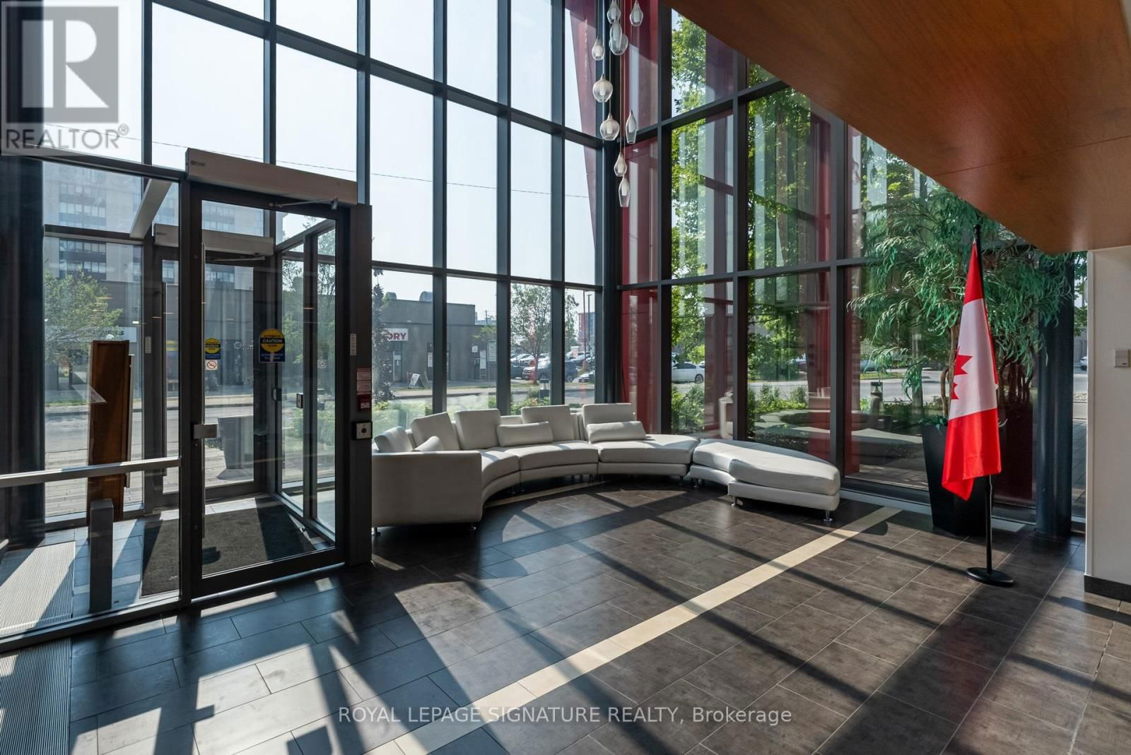 701 - 15 JAMES FINLAY WAY Image 3
