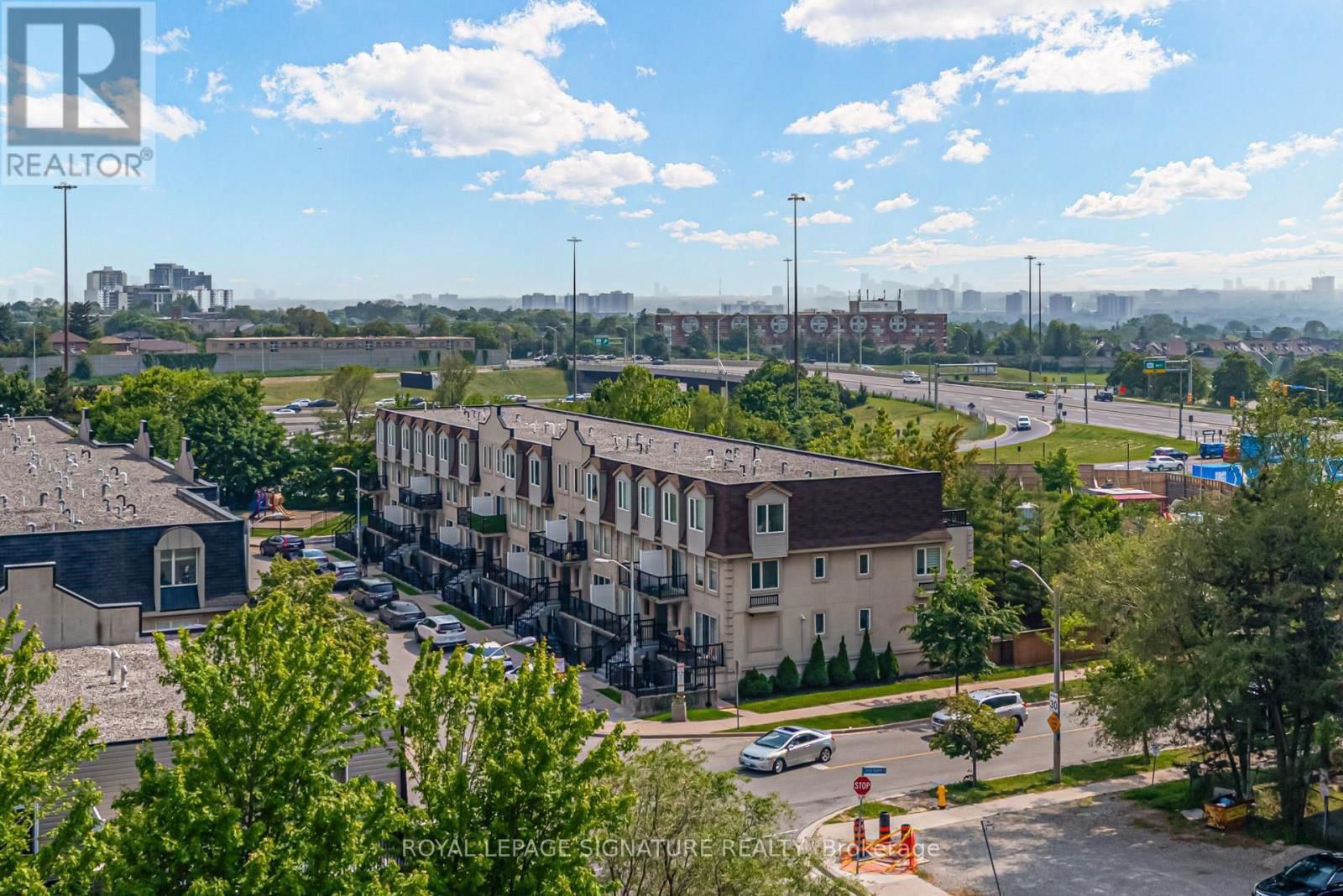 701 - 15 JAMES FINLAY WAY Image 30