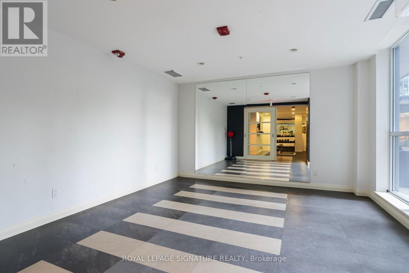 701 - 15 JAMES FINLAY WAY Image 33